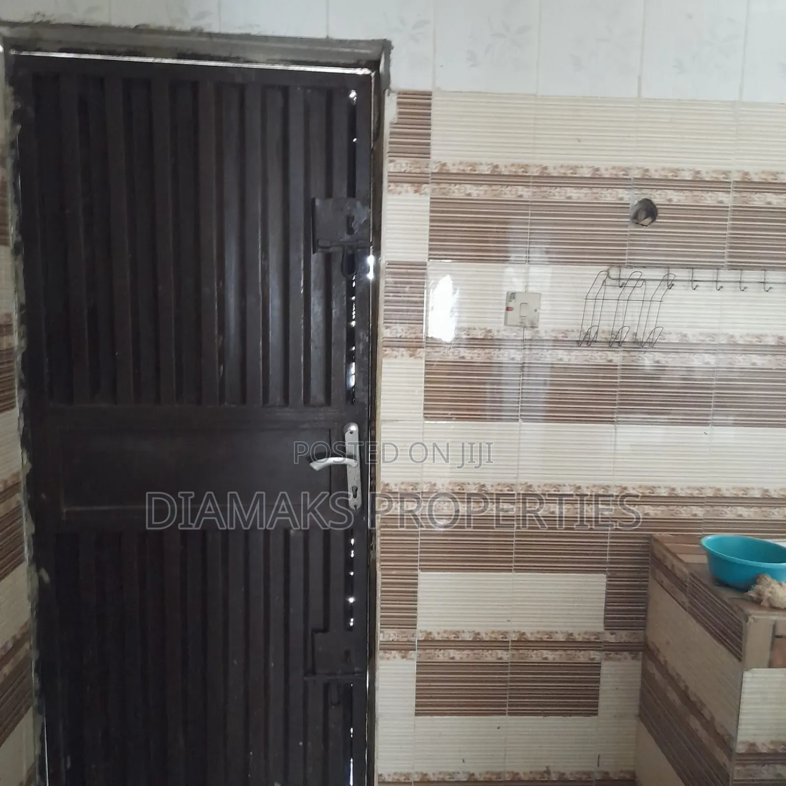 4bdrm Bungalow in Kadara Estate, Igbogbo for sale