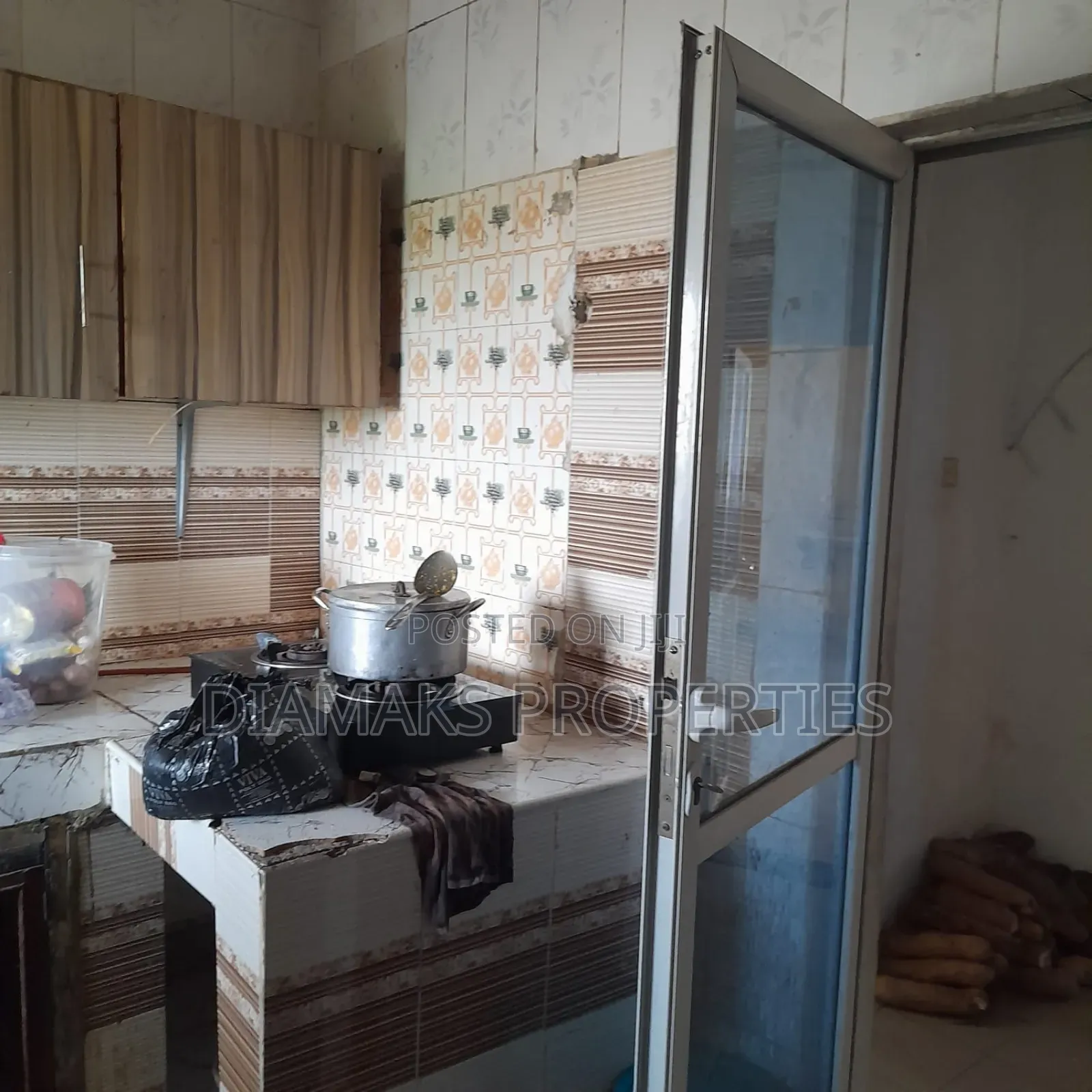 4bdrm Bungalow in Kadara Estate, Igbogbo for sale