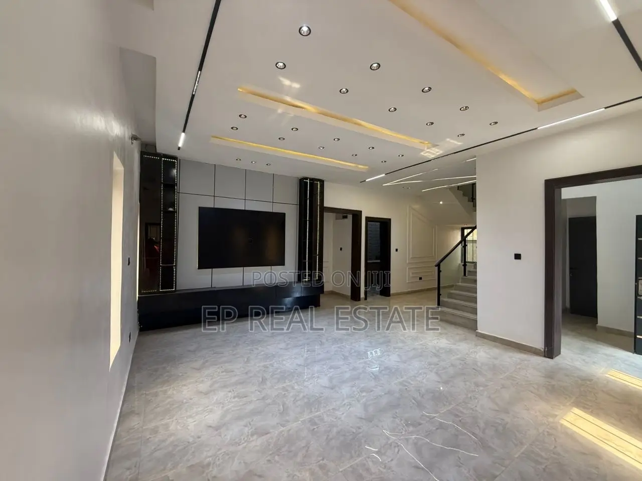 4bdrm Duplex in Gaduwa for sale