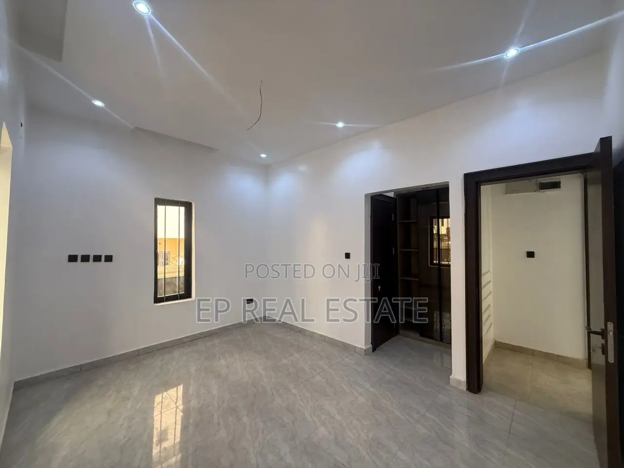 4bdrm Duplex in Gaduwa for sale