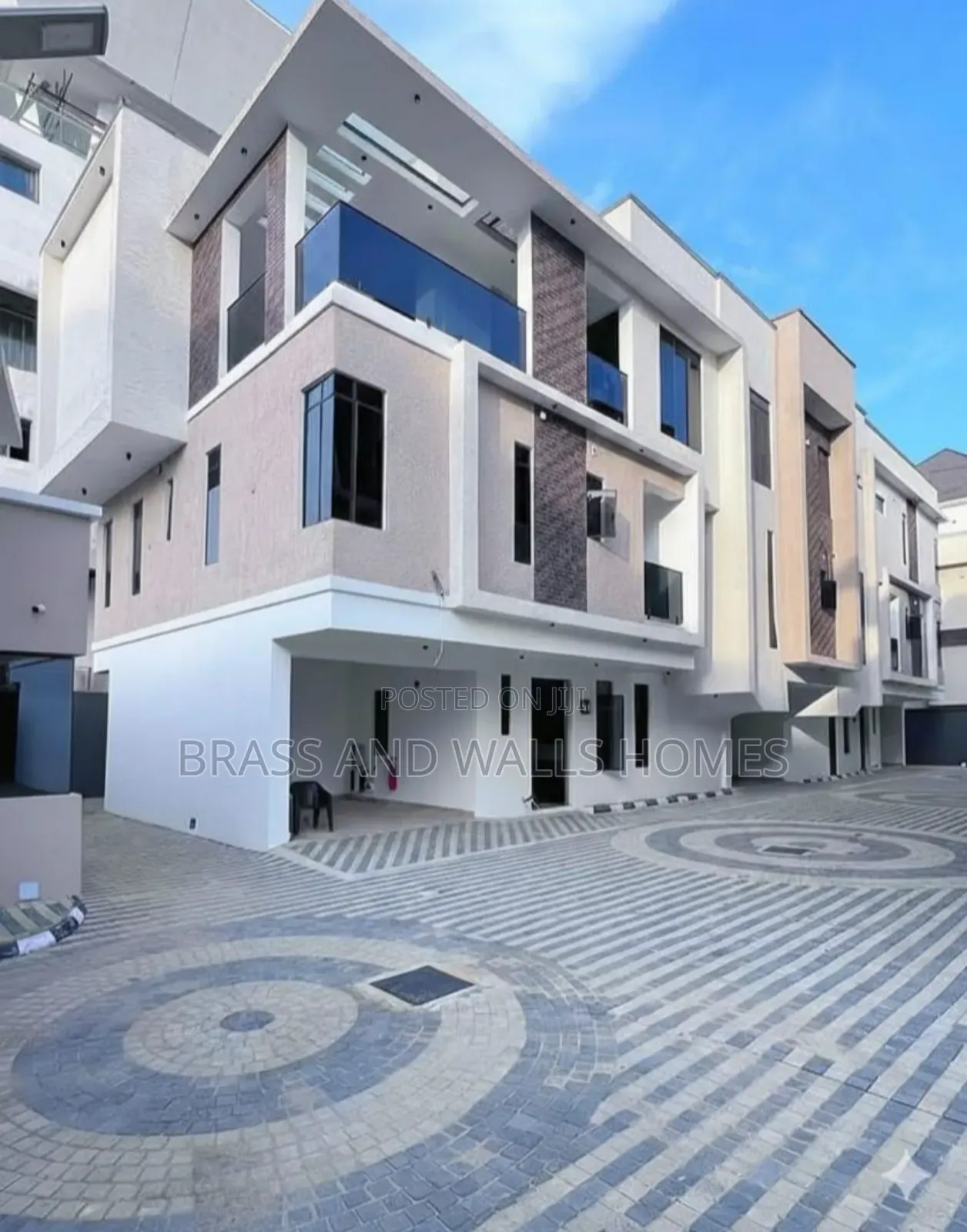 Furnished 4bdrm Duplex in Lekki Phase 1 for sale