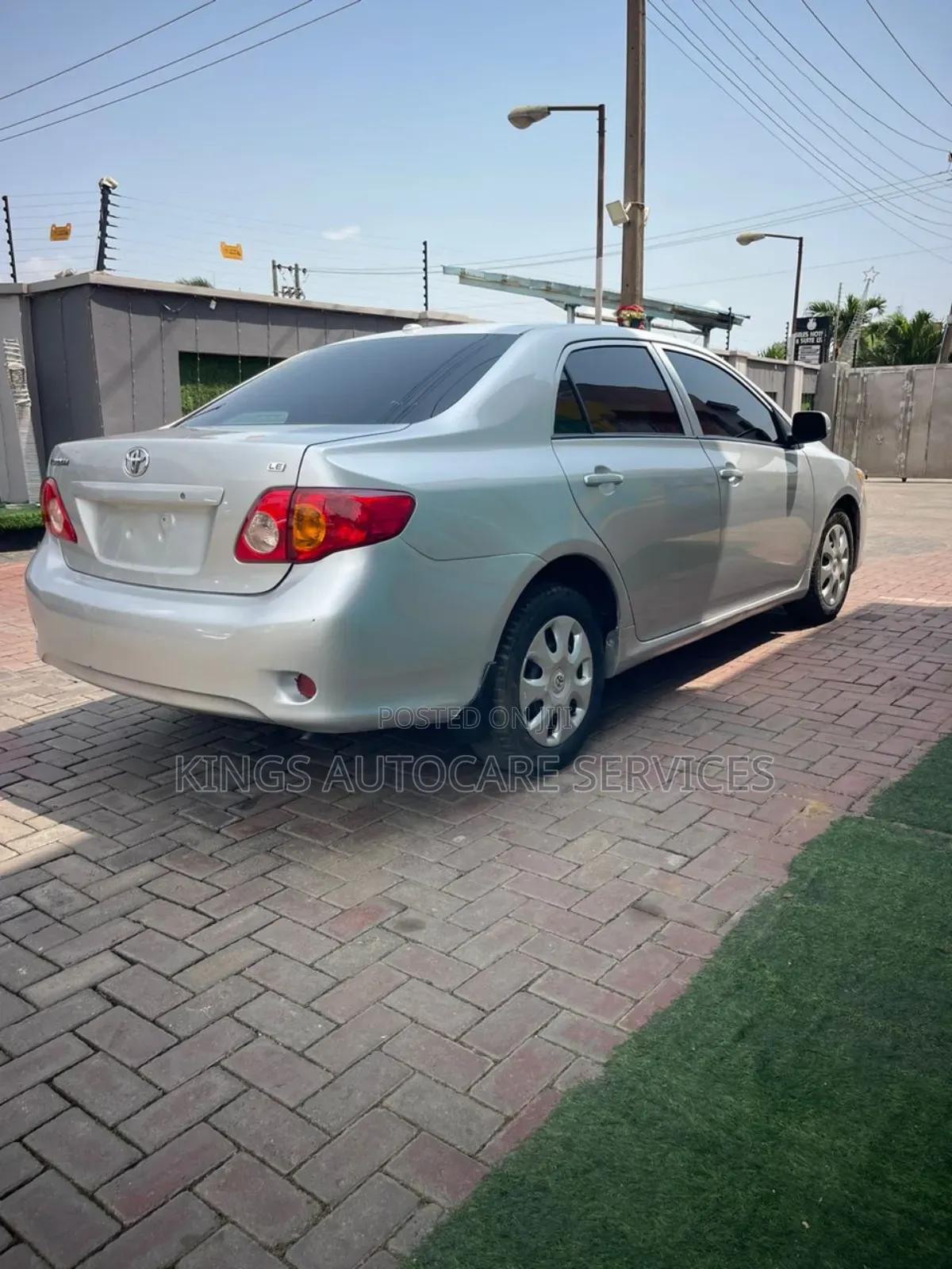 Toyota Corolla LE 4dr Sedan (1.8L 4cyl 4A) 2010 Silver