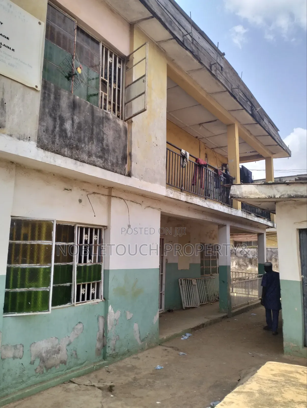3bdrm Block of Flats in Ejigbo Lagos, Orilowo for sale