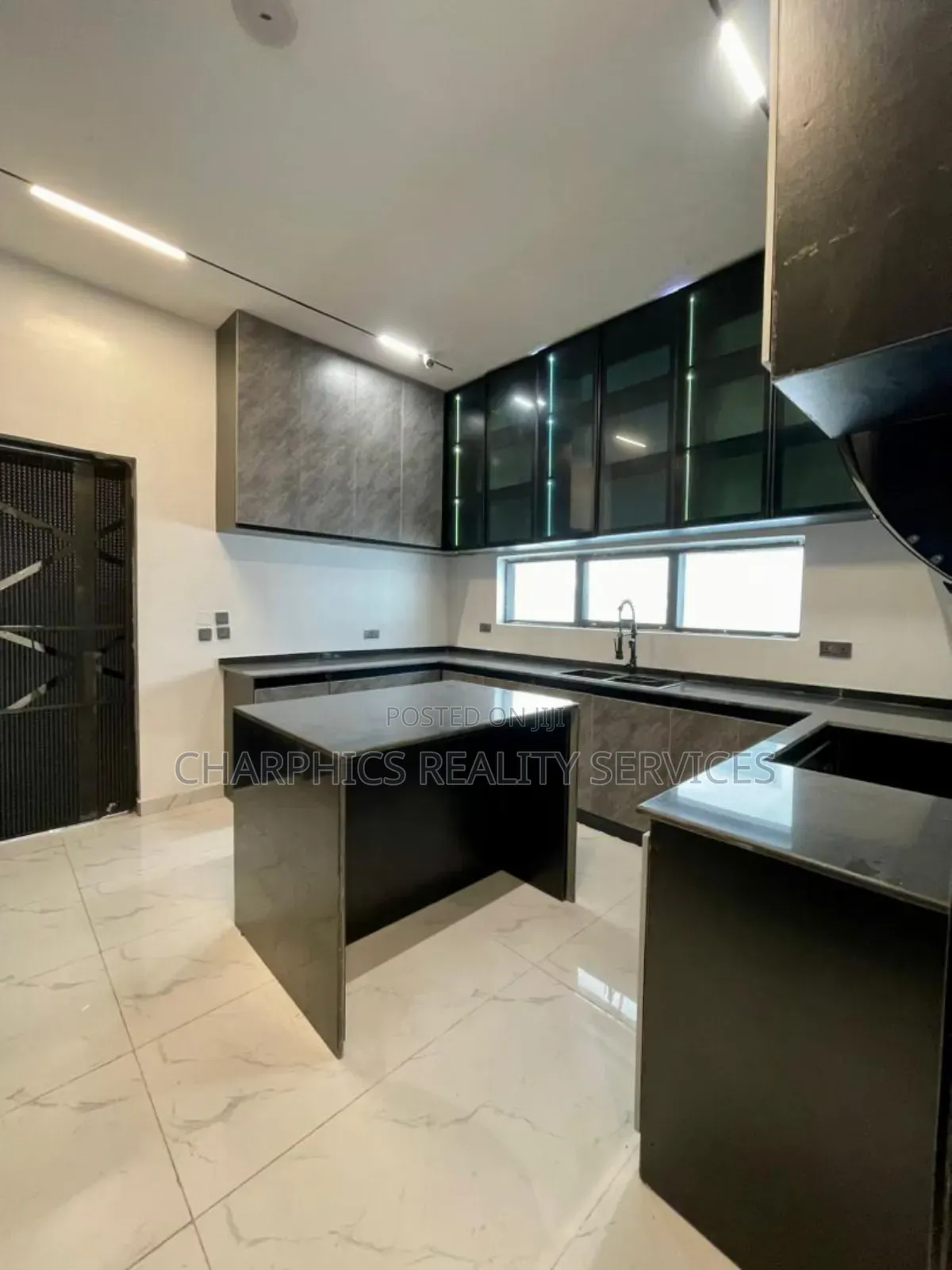 5bdrm Duplex in Lekki Phase 1 for sale