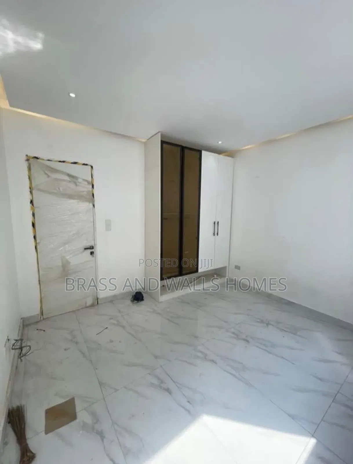 Furnished 2bdrm Apartment in Lekki Phase 1 for sale
