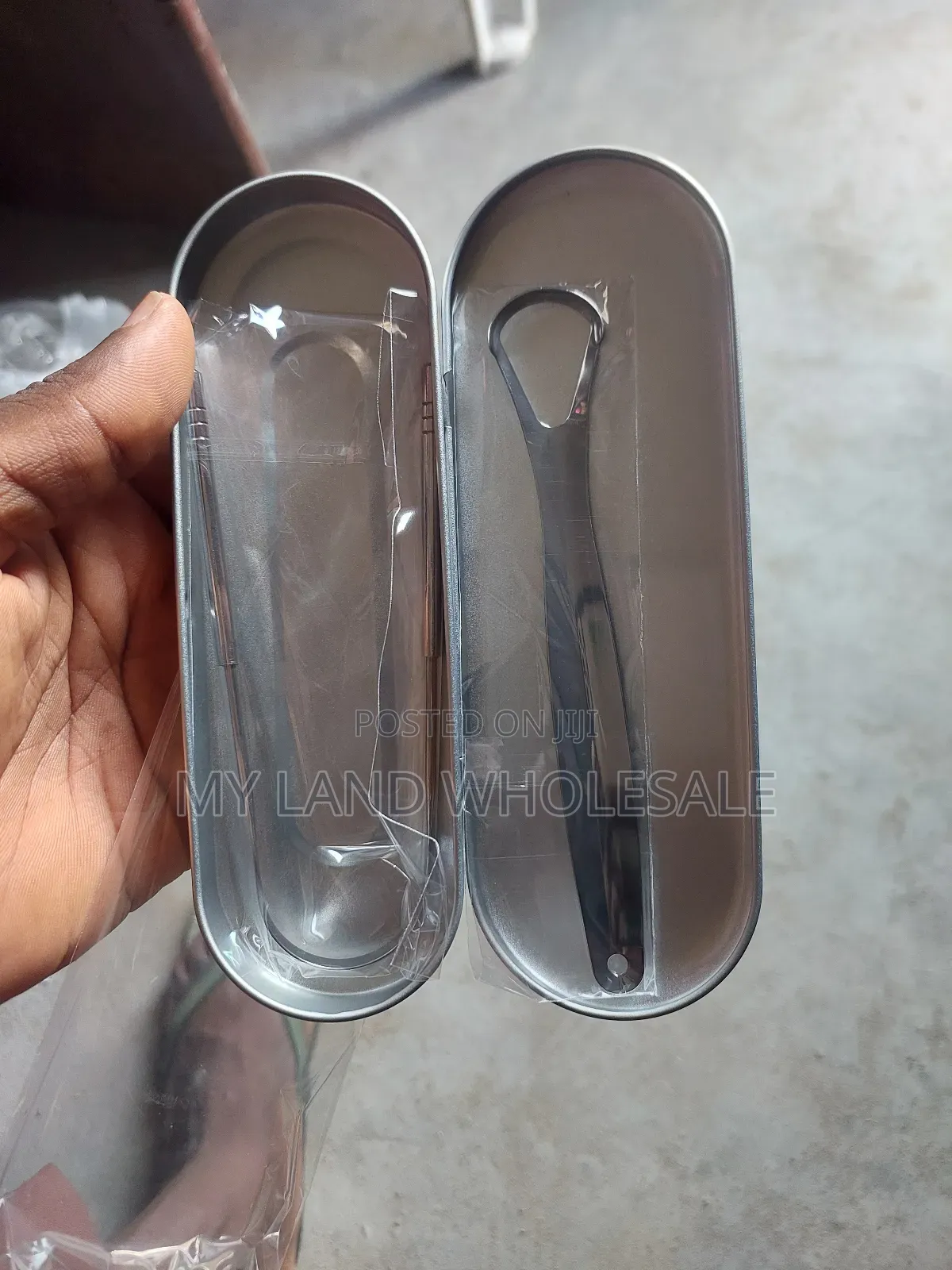 2in1 Tongue Cleaner With Casing ~ Tongue Cleaner (Wholesales)