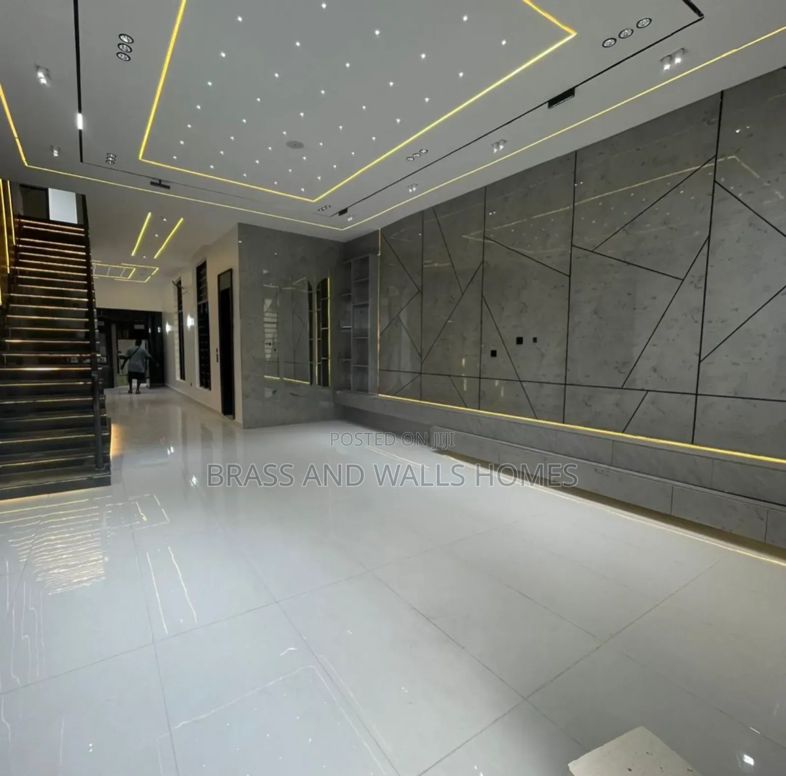 Furnished 5bdrm Duplex in Chevron for sale