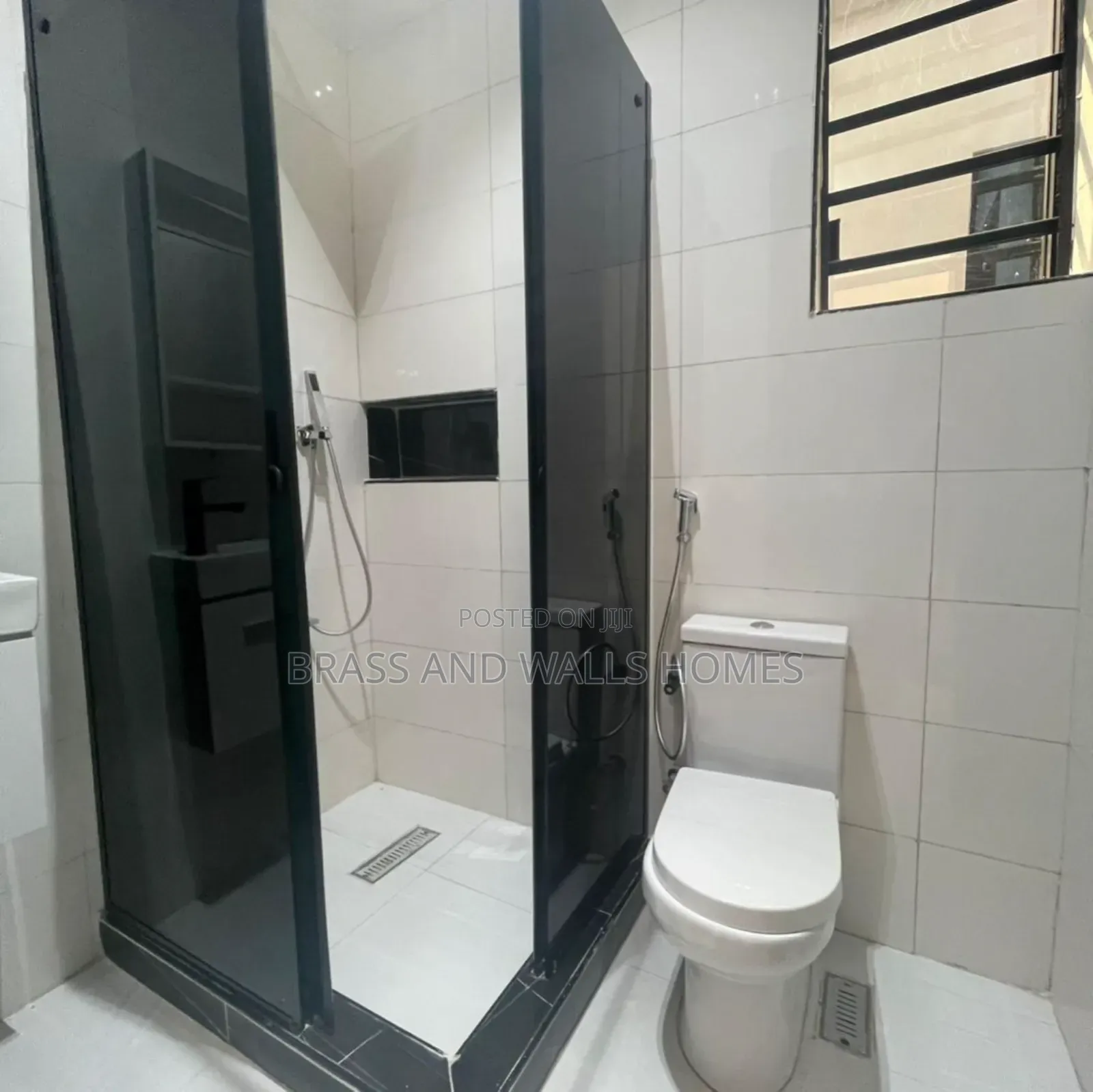 Furnished 5bdrm Duplex in Chevron for sale