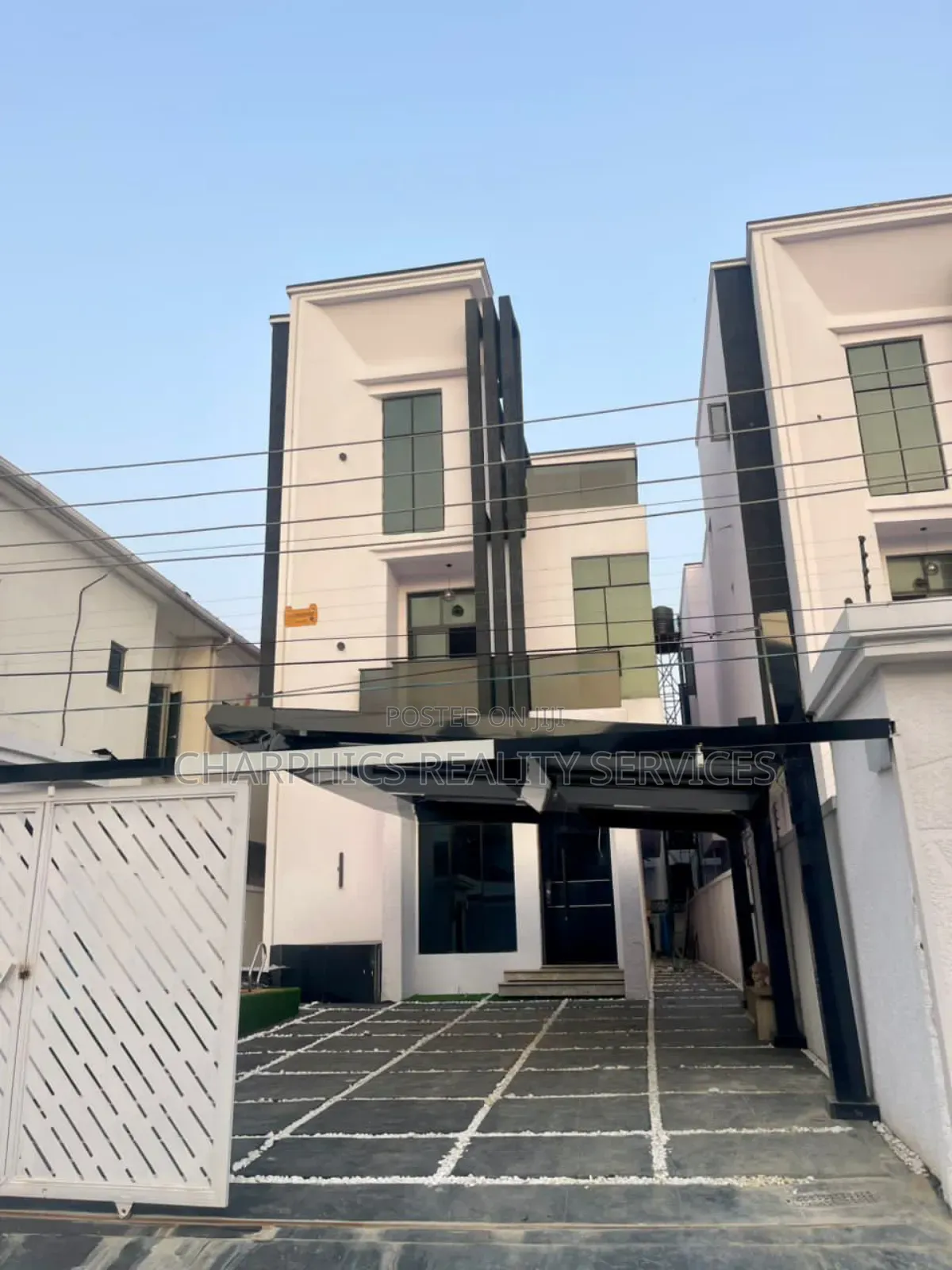 5bdrm Duplex in Lekki Phase 2 for sale