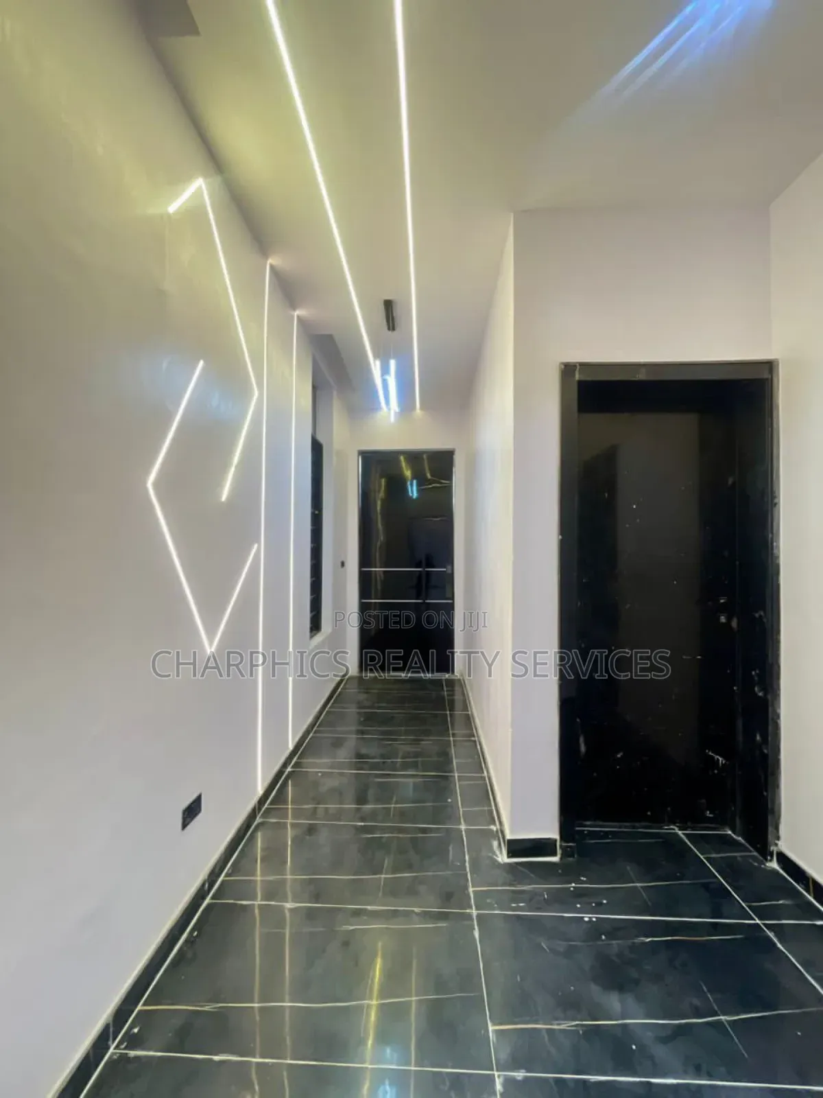 5bdrm Duplex in Lekki Phase 2 for sale