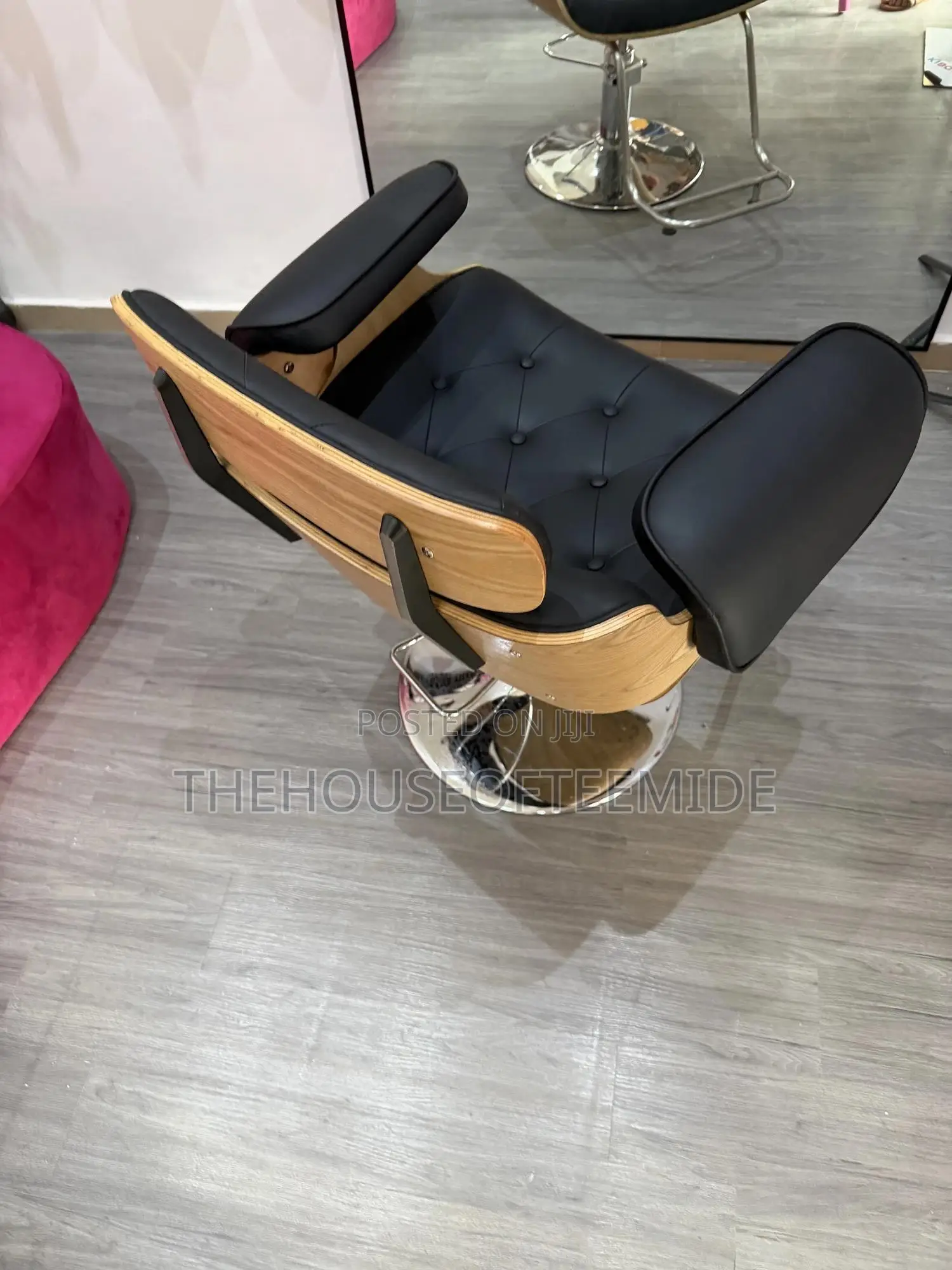 Trendy Saloon Chair With Wooden Design