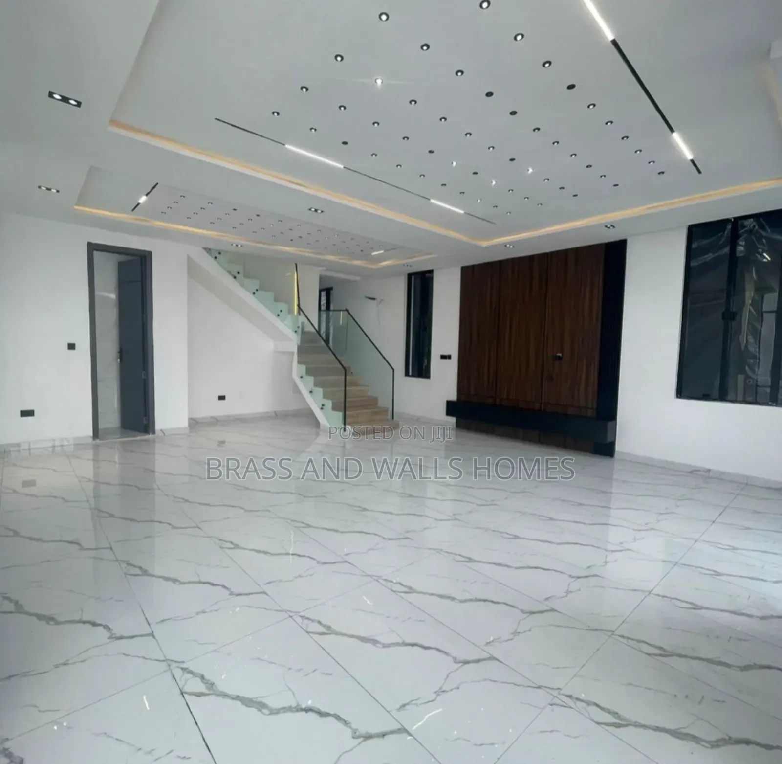 Furnished 5bdrm Duplex in Chevron for sale