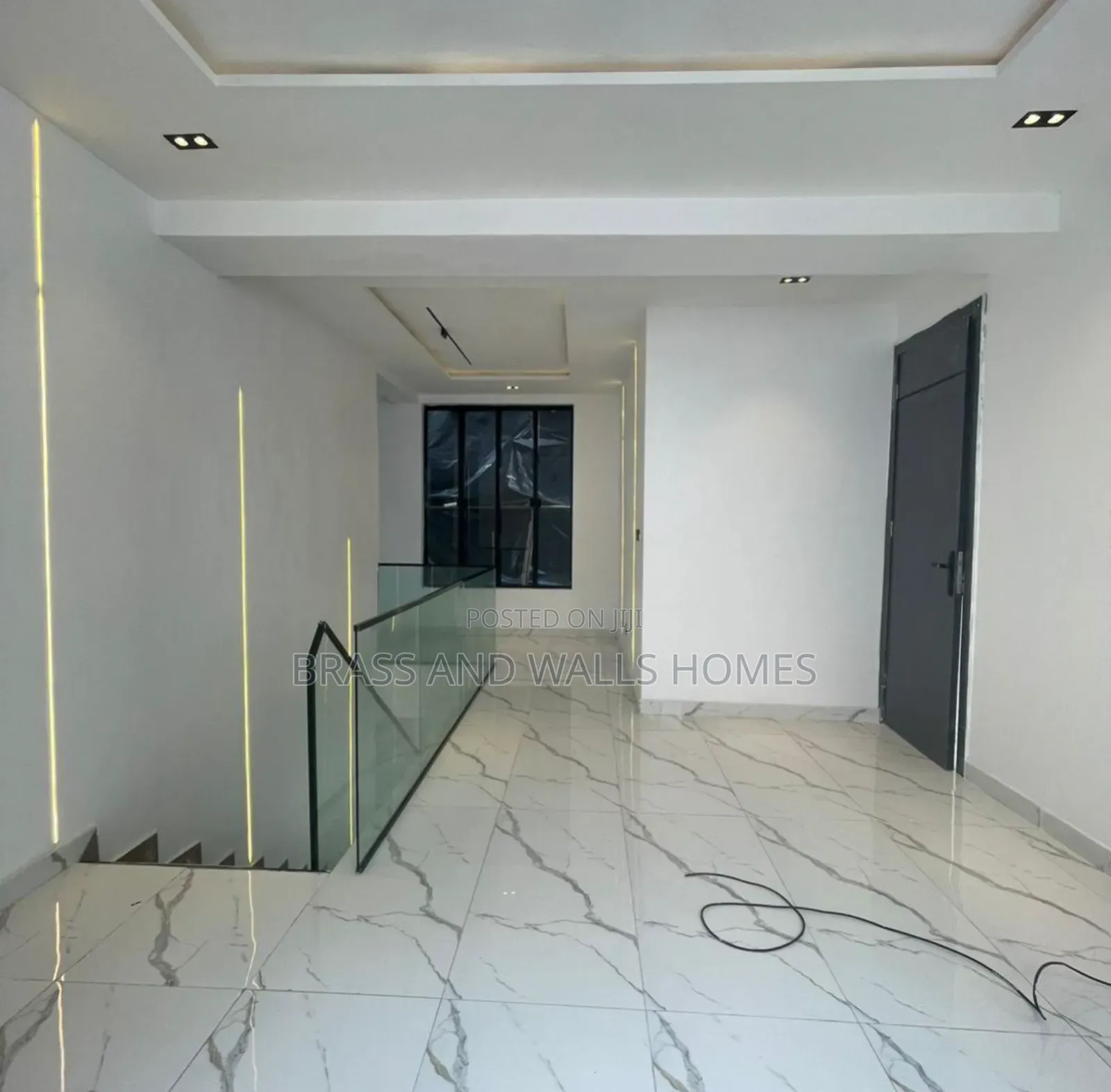 Furnished 5bdrm Duplex in Chevron for sale
