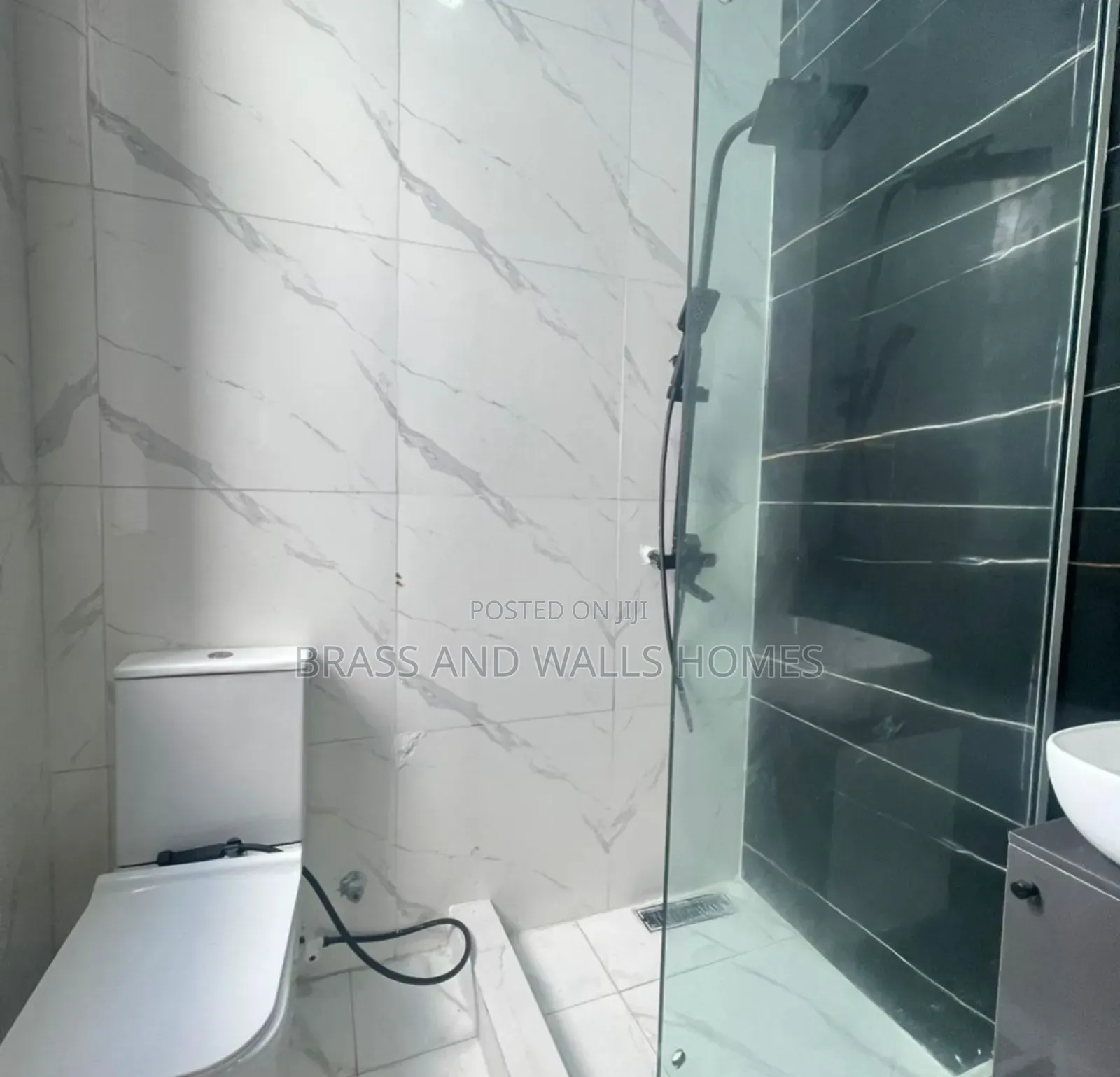 Furnished 5bdrm Duplex in Chevron for sale