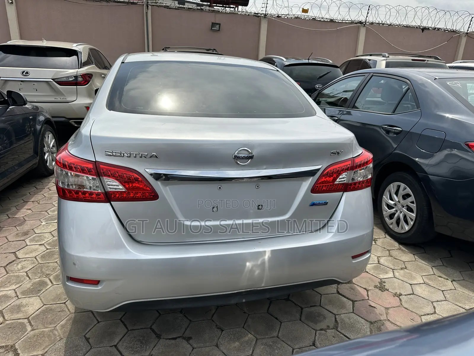 Nissan Sentra S 4dr Sedan (1.8L 4cyl 6M) 2014 Silver
