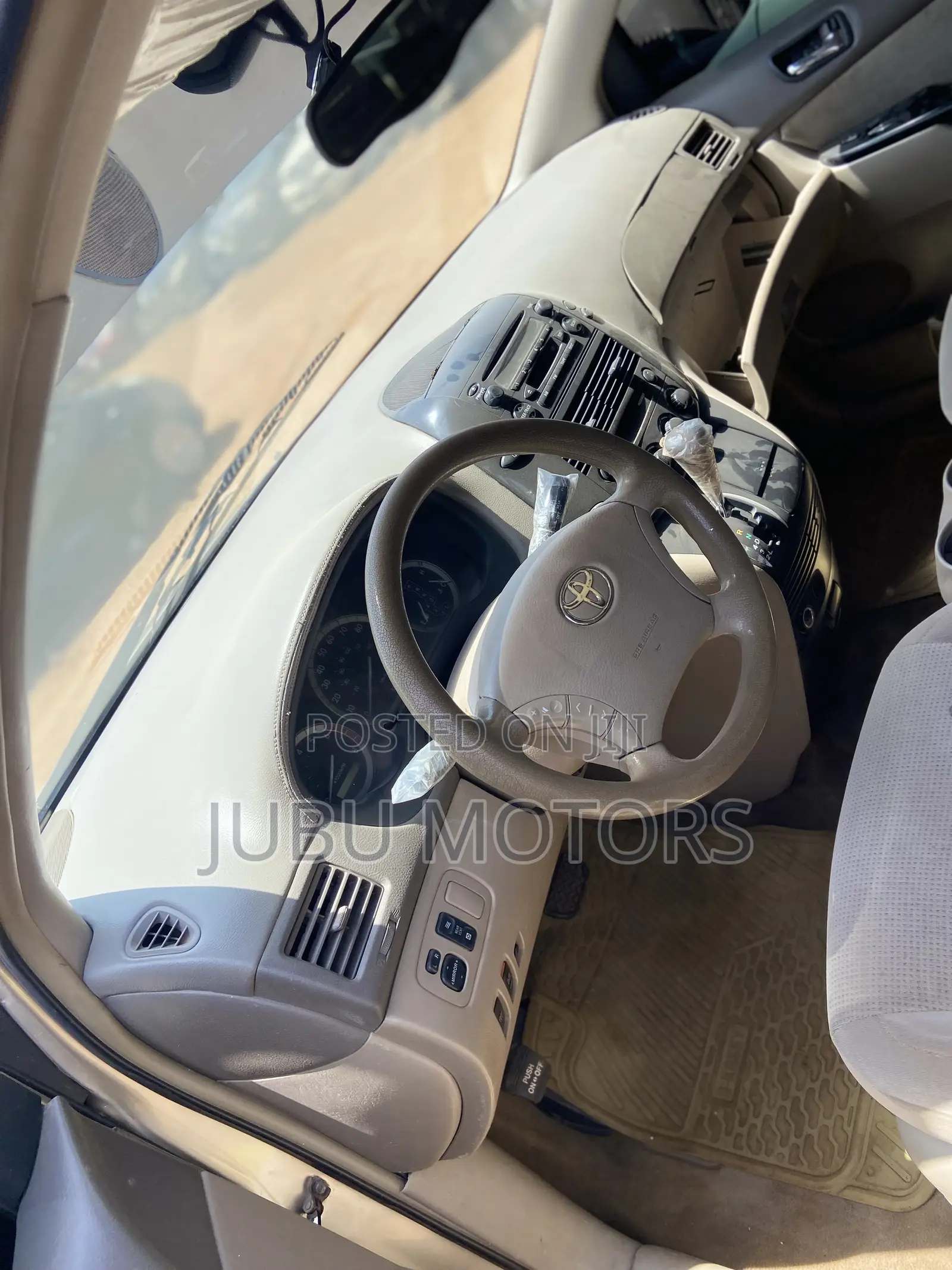Toyota Sienna LE AWD (3.3L V6 5A) 2004 Gold