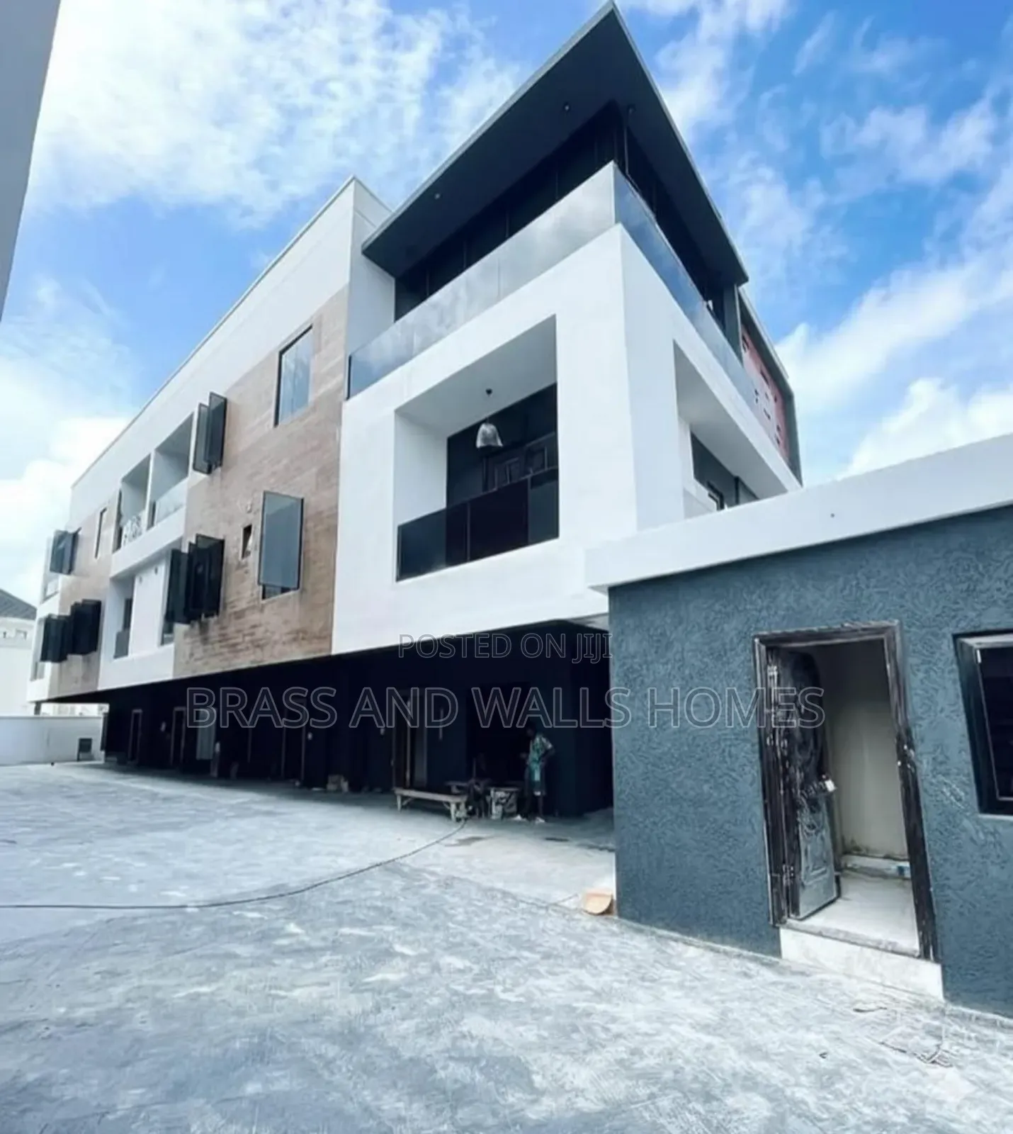 Furnished 4bdrm Duplex in Lekki Phase 1 for sale