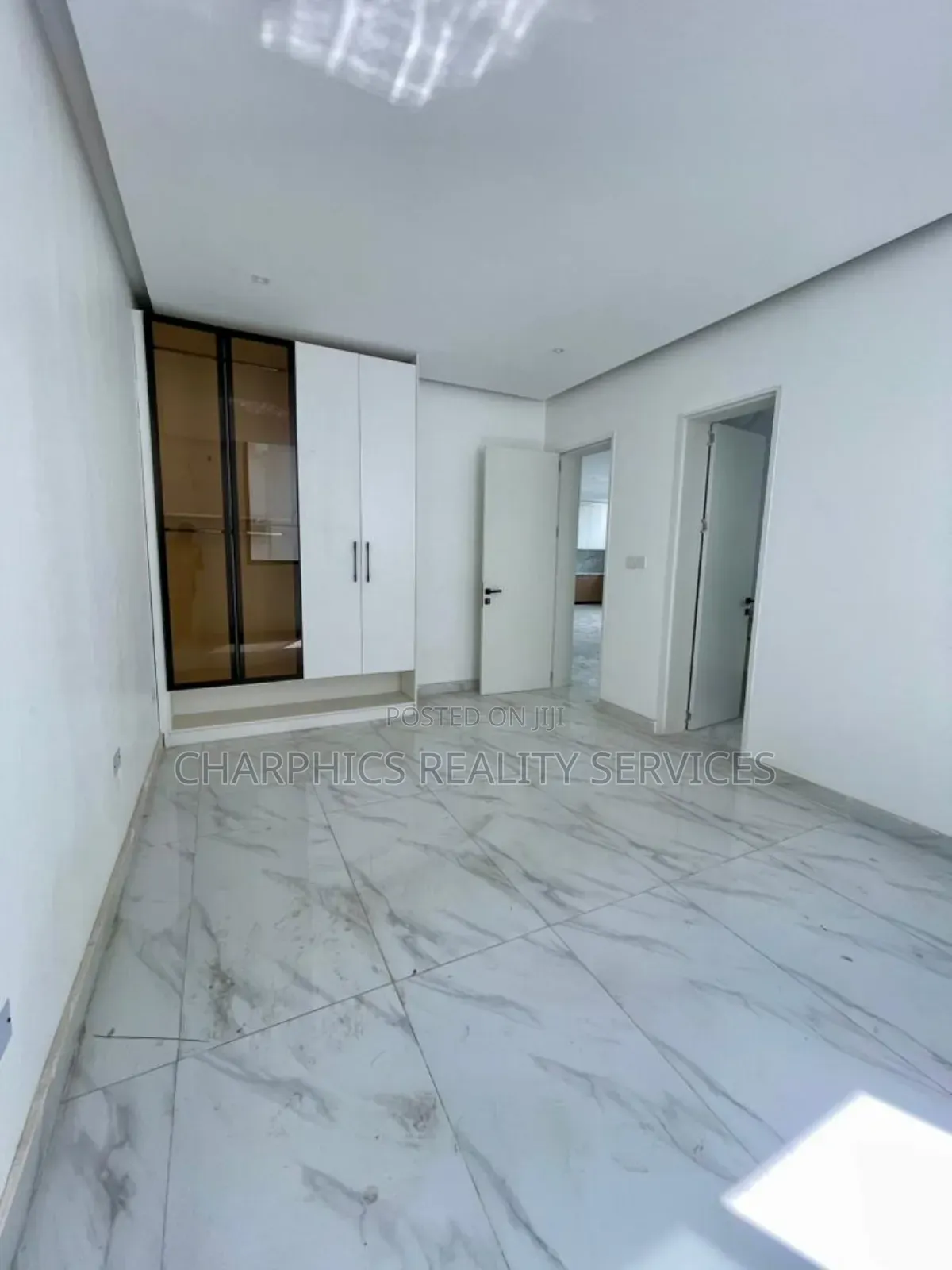 2bdrm Apartment in Lekki Phase 1 for sale