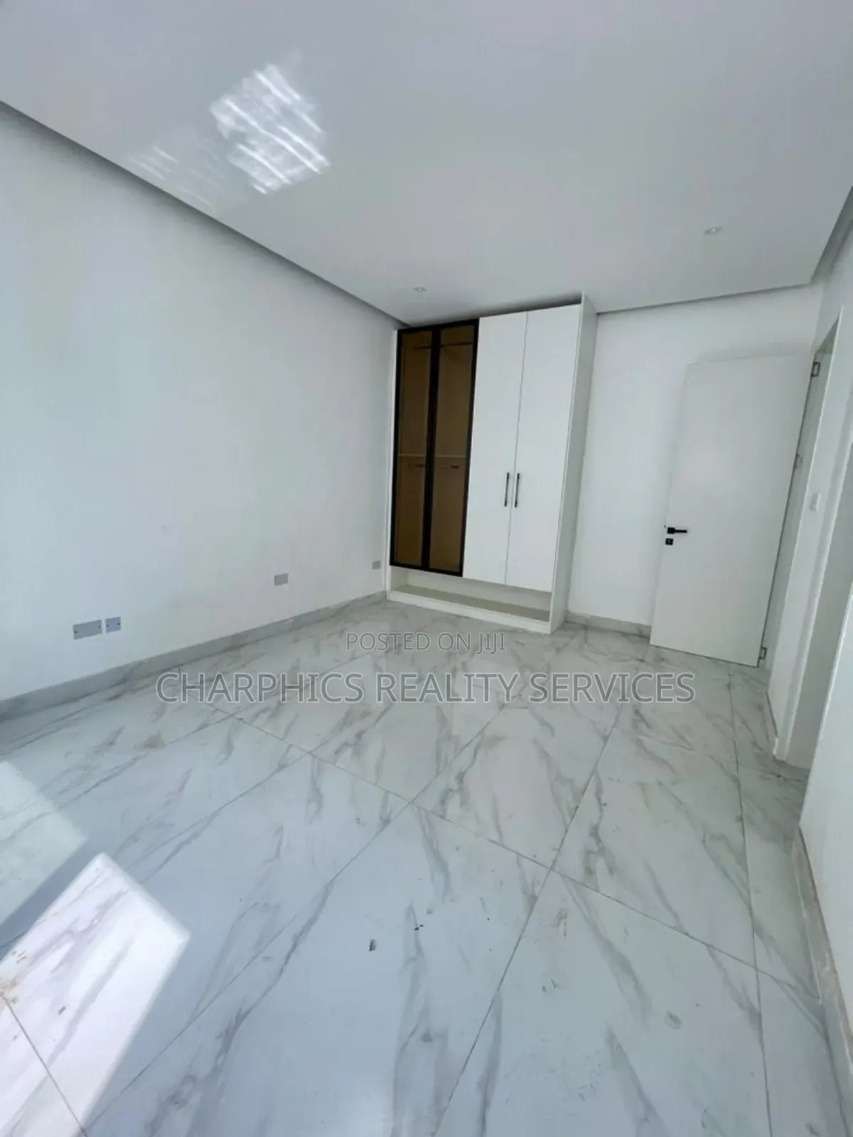 2bdrm Apartment in Lekki Phase 1 for sale