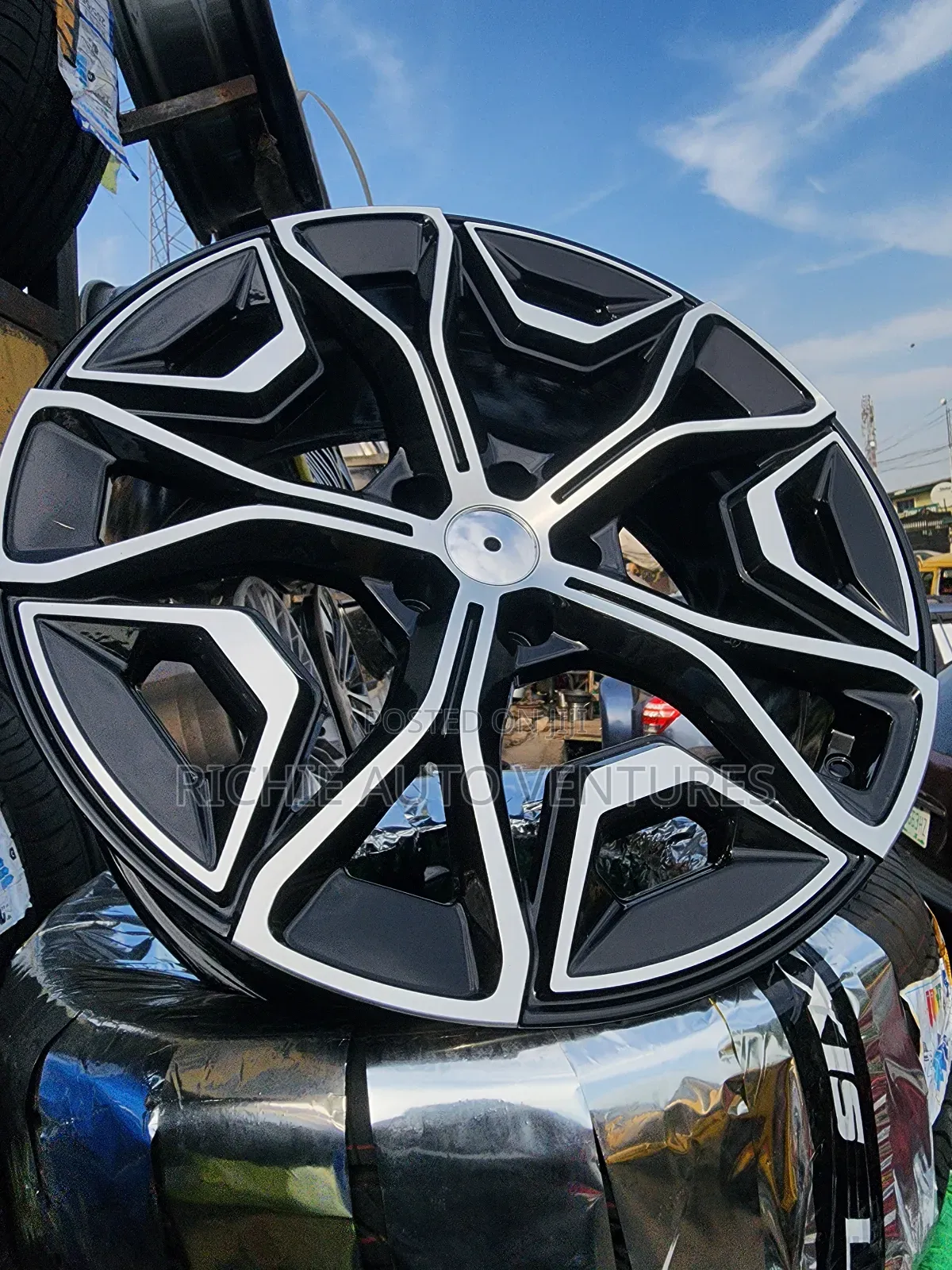 Brand New 20inch Rim.