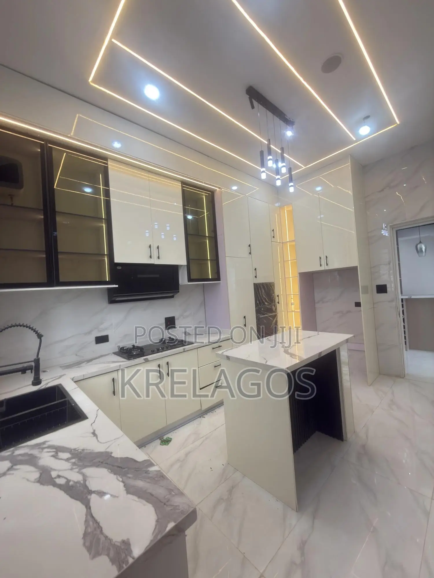 5bdrm Duplex in Ikota for sale