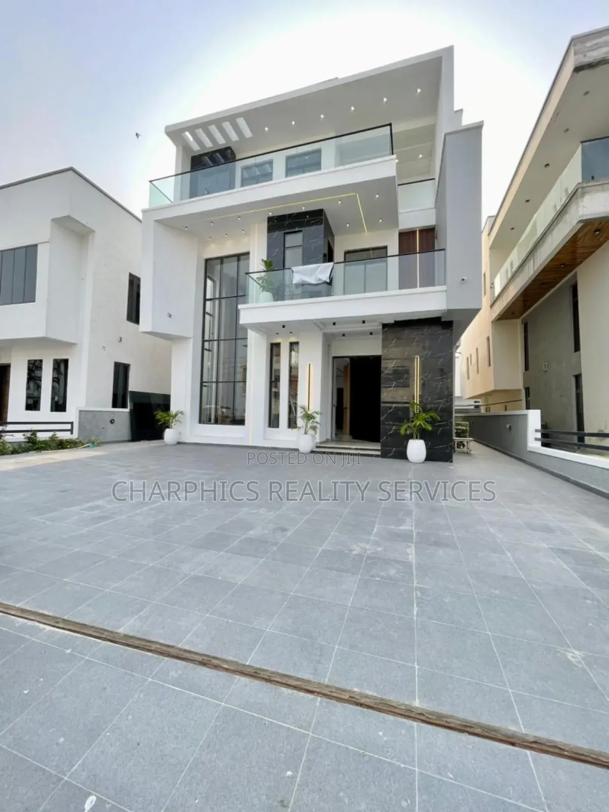 5bdrm Duplex in Lekki for sale