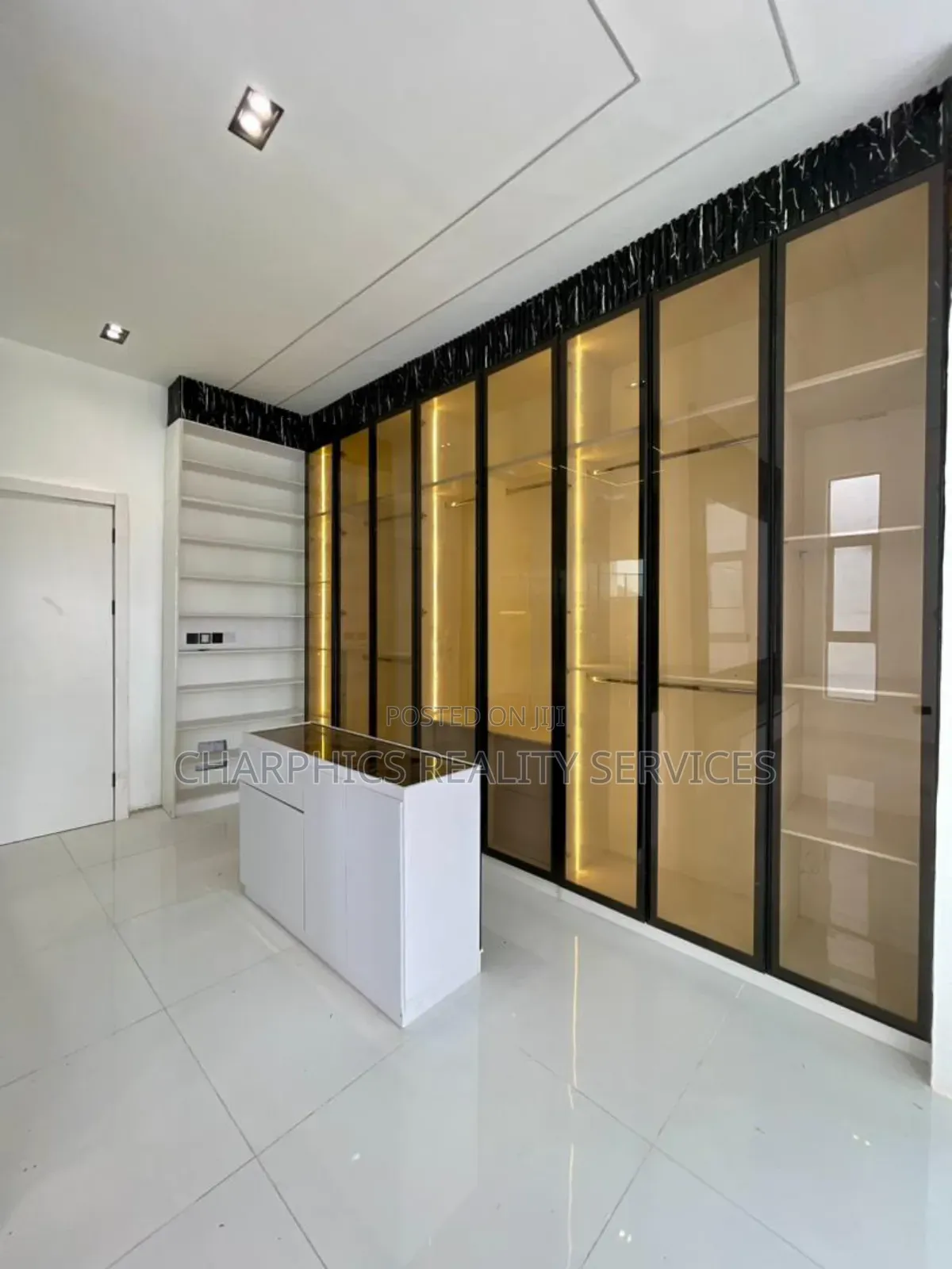5bdrm Duplex in Ikota for sale