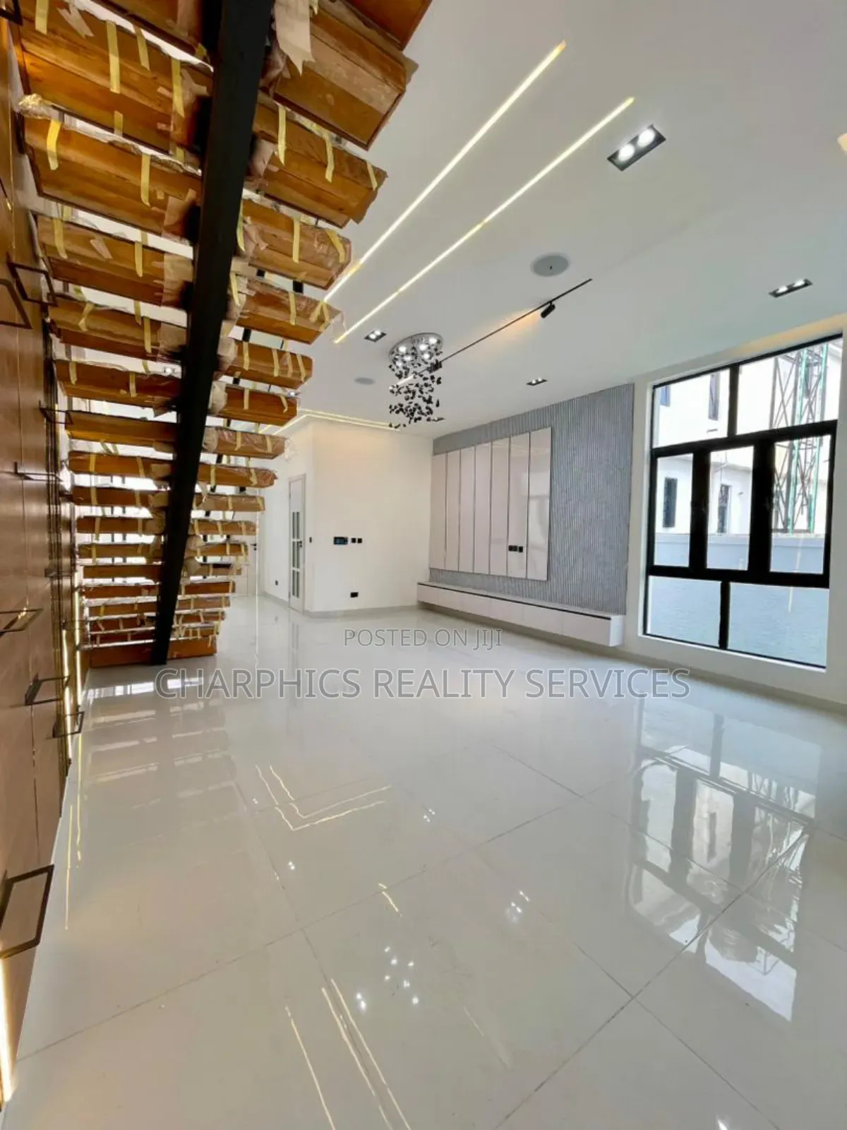 5bdrm Duplex in Ikota for sale