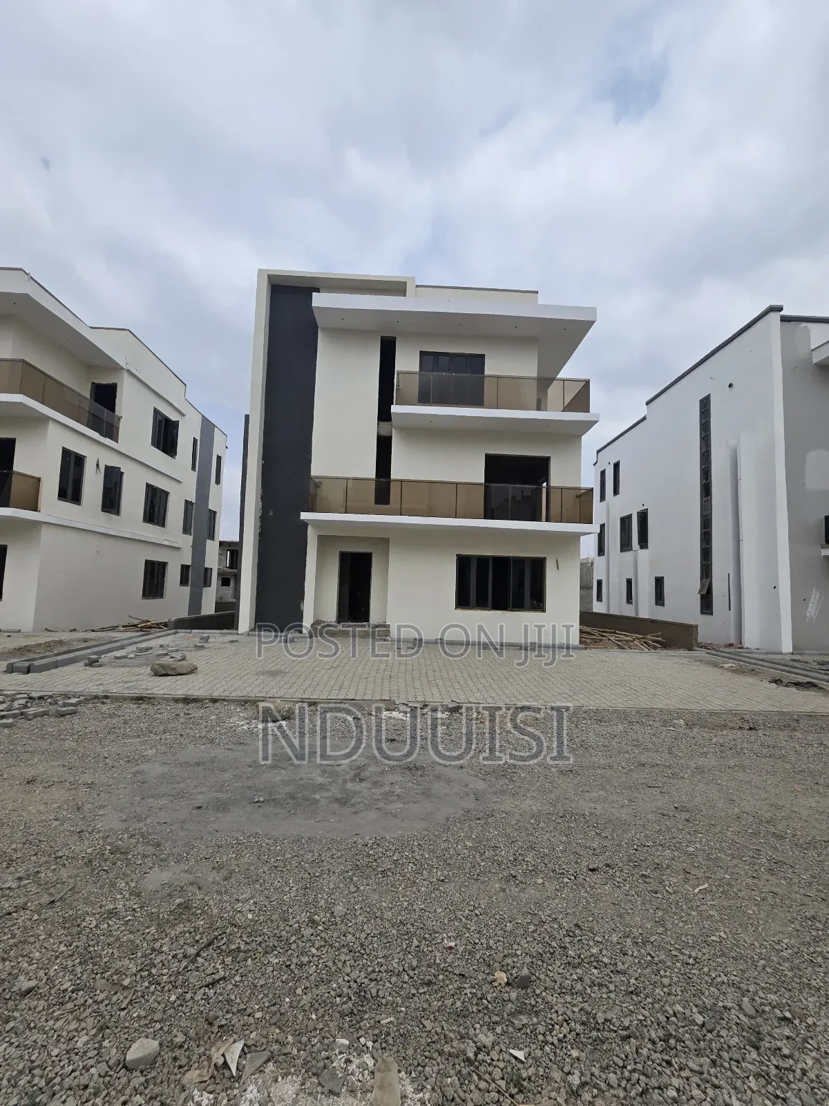 6bdrm Duplex in Guzape District for sale