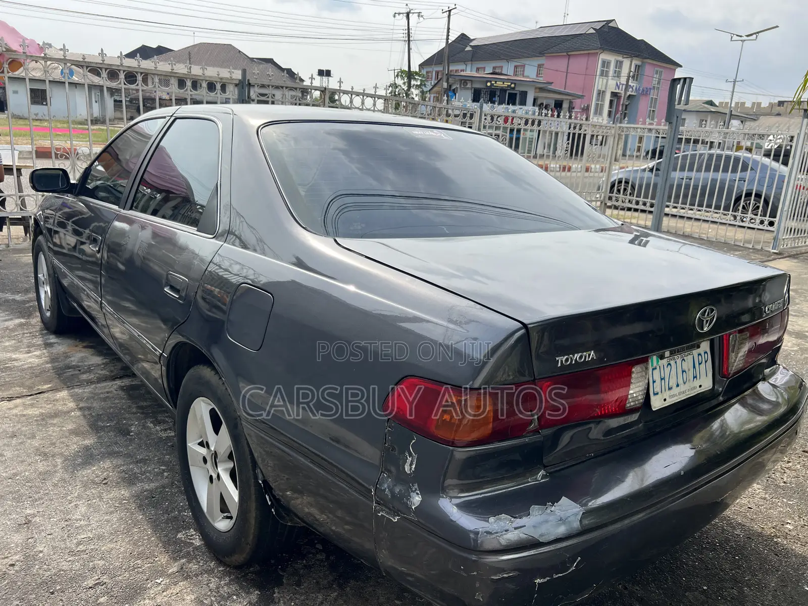 Toyota Camry XLE V6 4dr Sedan (3.0L 6cyl 4A) 2002 Gray
