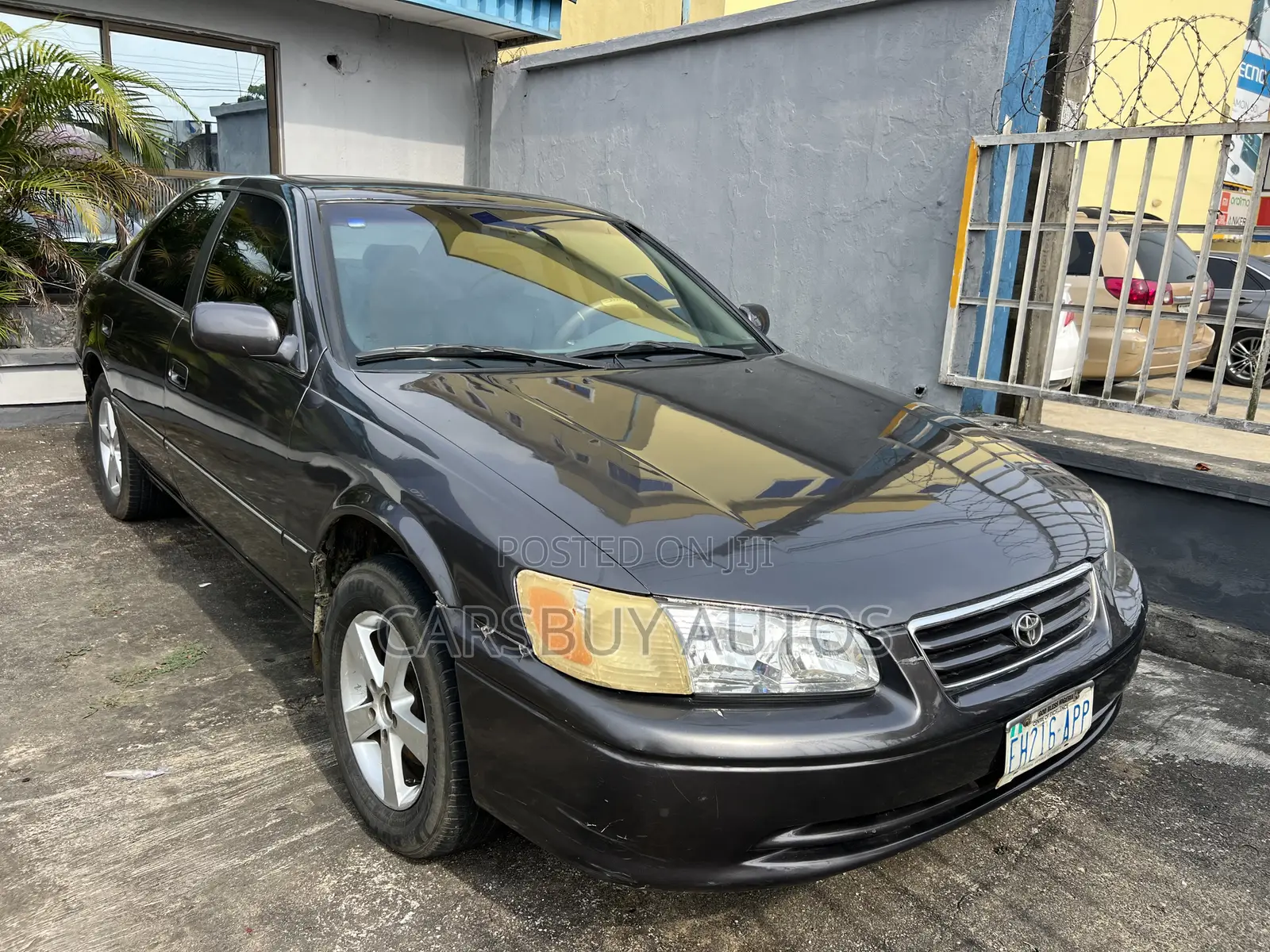 Toyota Camry XLE V6 4dr Sedan (3.0L 6cyl 4A) 2002 Gray