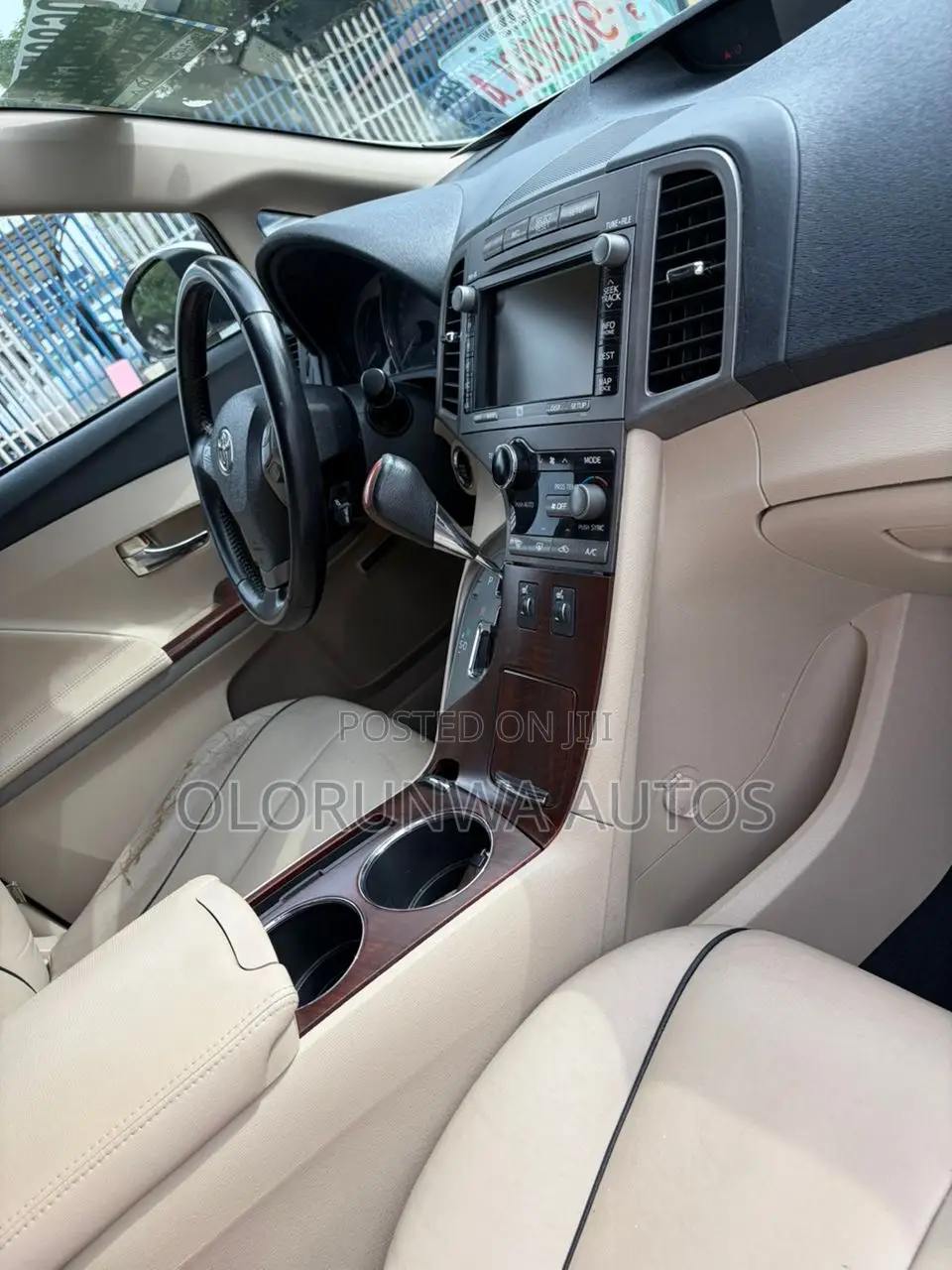Toyota Venza XLE 2010 White