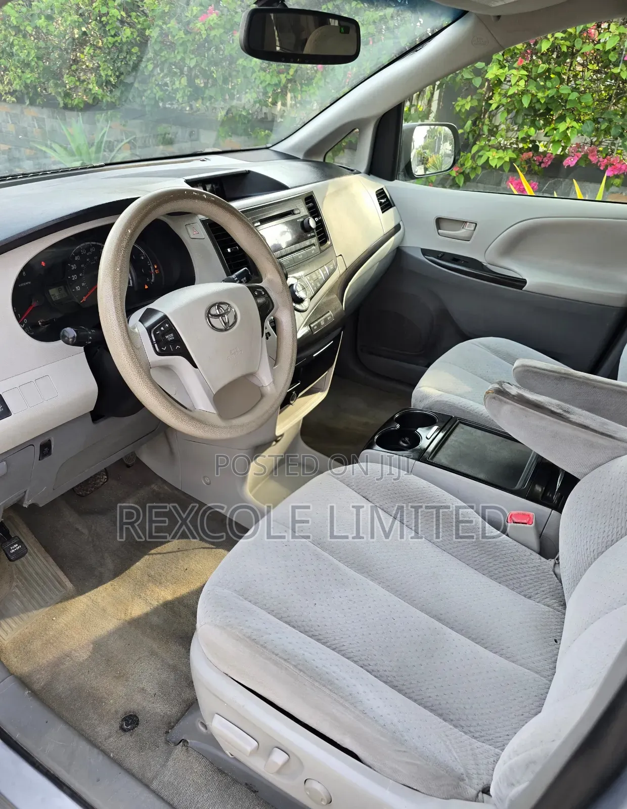 Toyota Sienna LE 7-Passenger 4dr Minivan AWD (3.5L 6cyl 6A) 2014 Silver