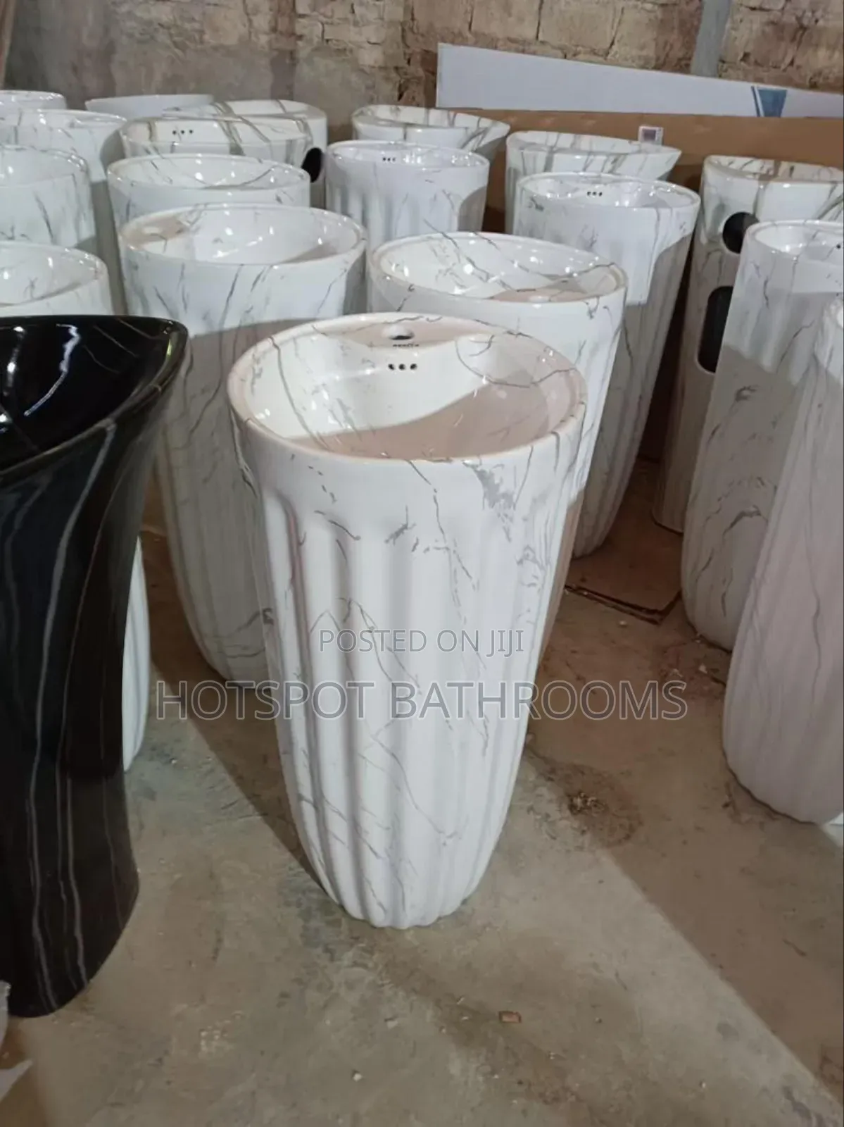 Luxury Freestanding Ceramic Wash Hand Basin for Modern Bathroom