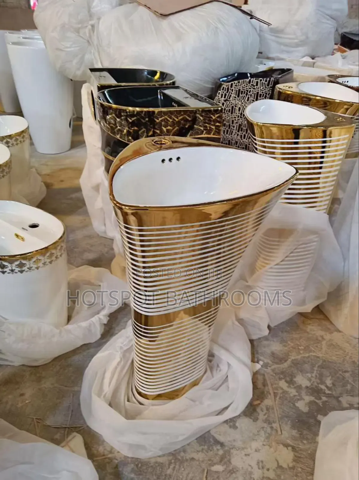 Luxury Gold Freestanding Ceramic Wash Hand Basin Modern Bathroom Sink