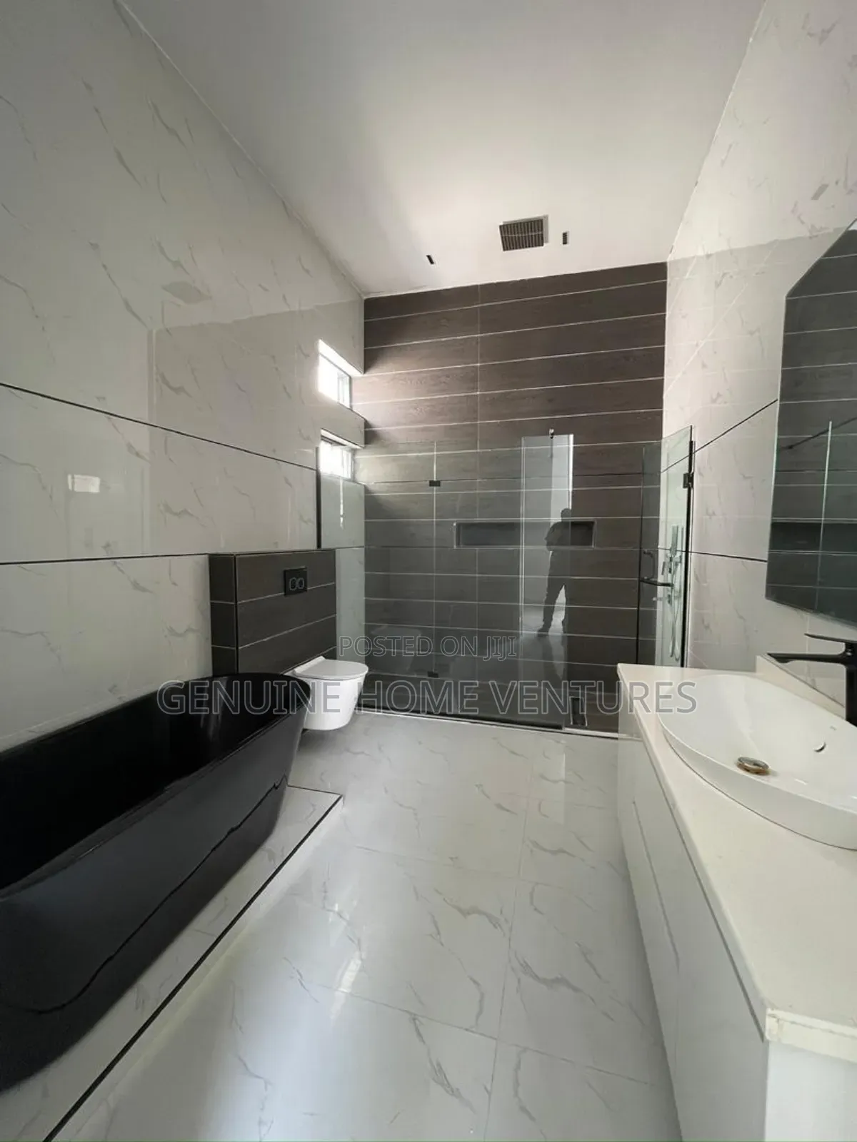 5bdrm Duplex in Lekki County Ikota for sale