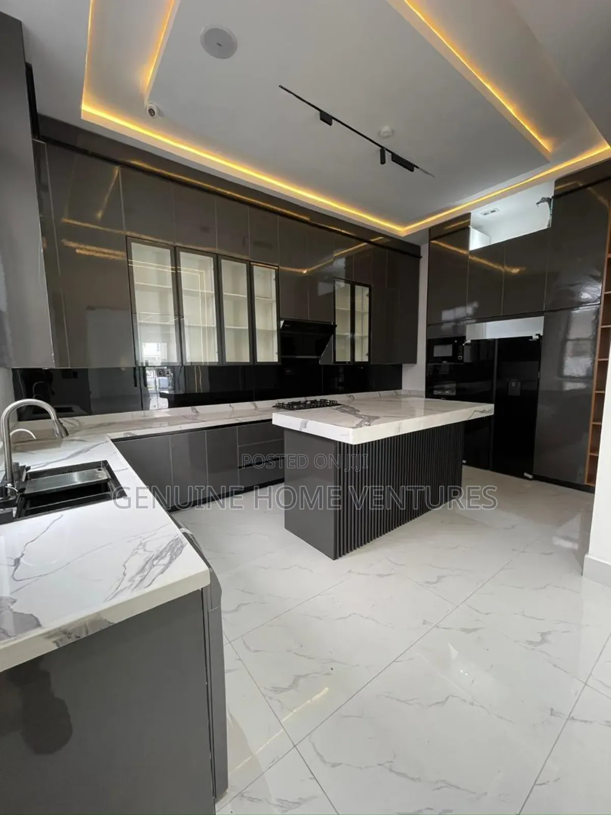 5bdrm Duplex in Lekki County Ikota for sale