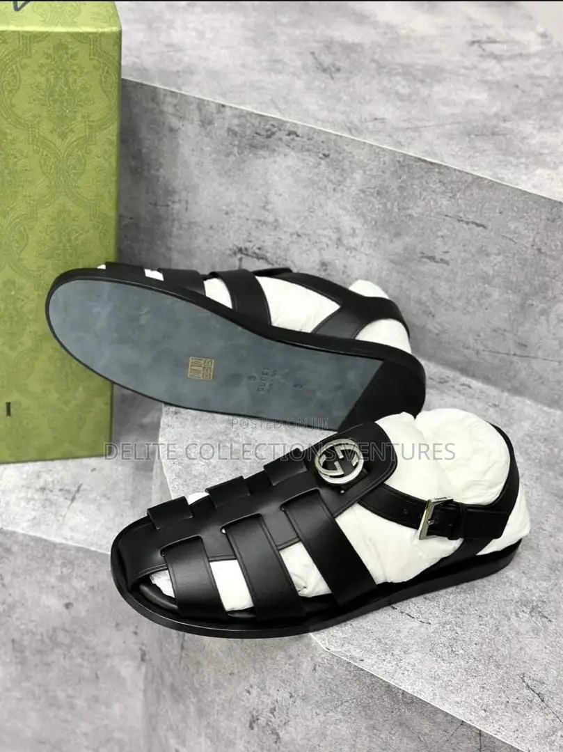 Gucci Men's Leather Sandal With Buckle