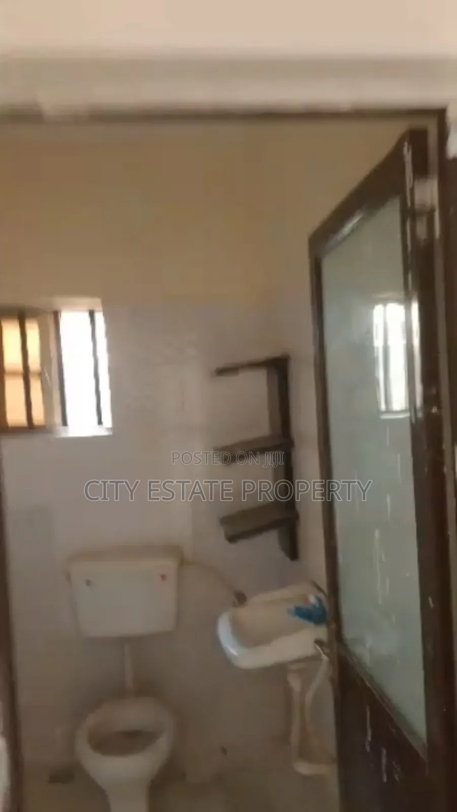 1bdrm Block of Flats in City Estate, Apo Resettlement for rent