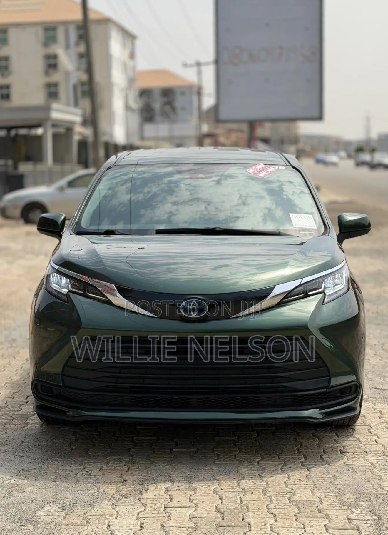 Toyota Sienna LE 8-Passenger 2021 Green