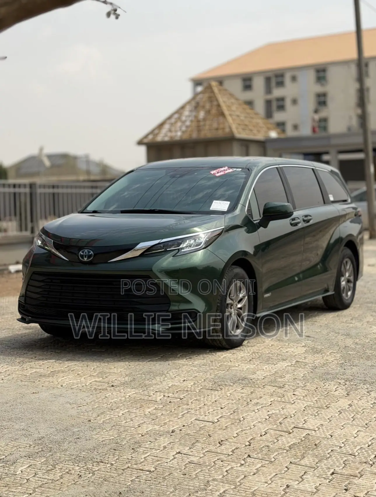 Toyota Sienna LE 8-Passenger 2021 Green