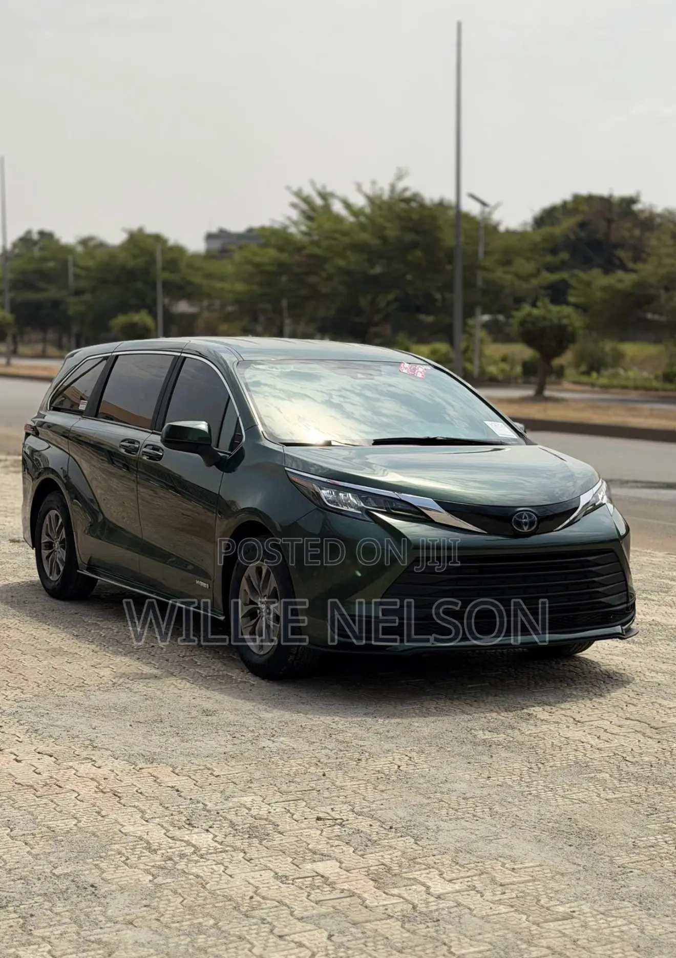 Toyota Sienna LE 8-Passenger 2021 Green