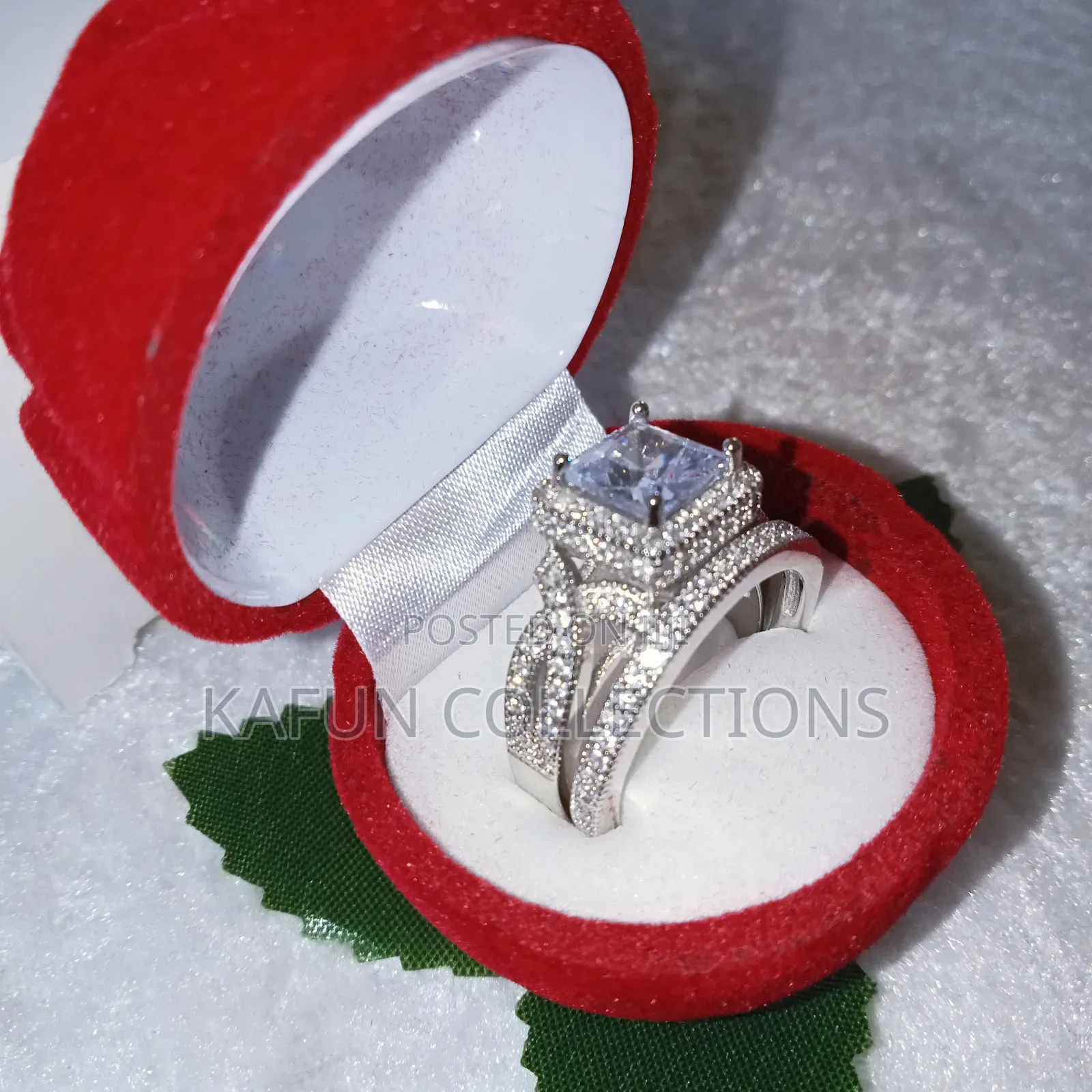 Non Tarnishing. Long-lasting.Silid Zirconia Female Wedding Rings