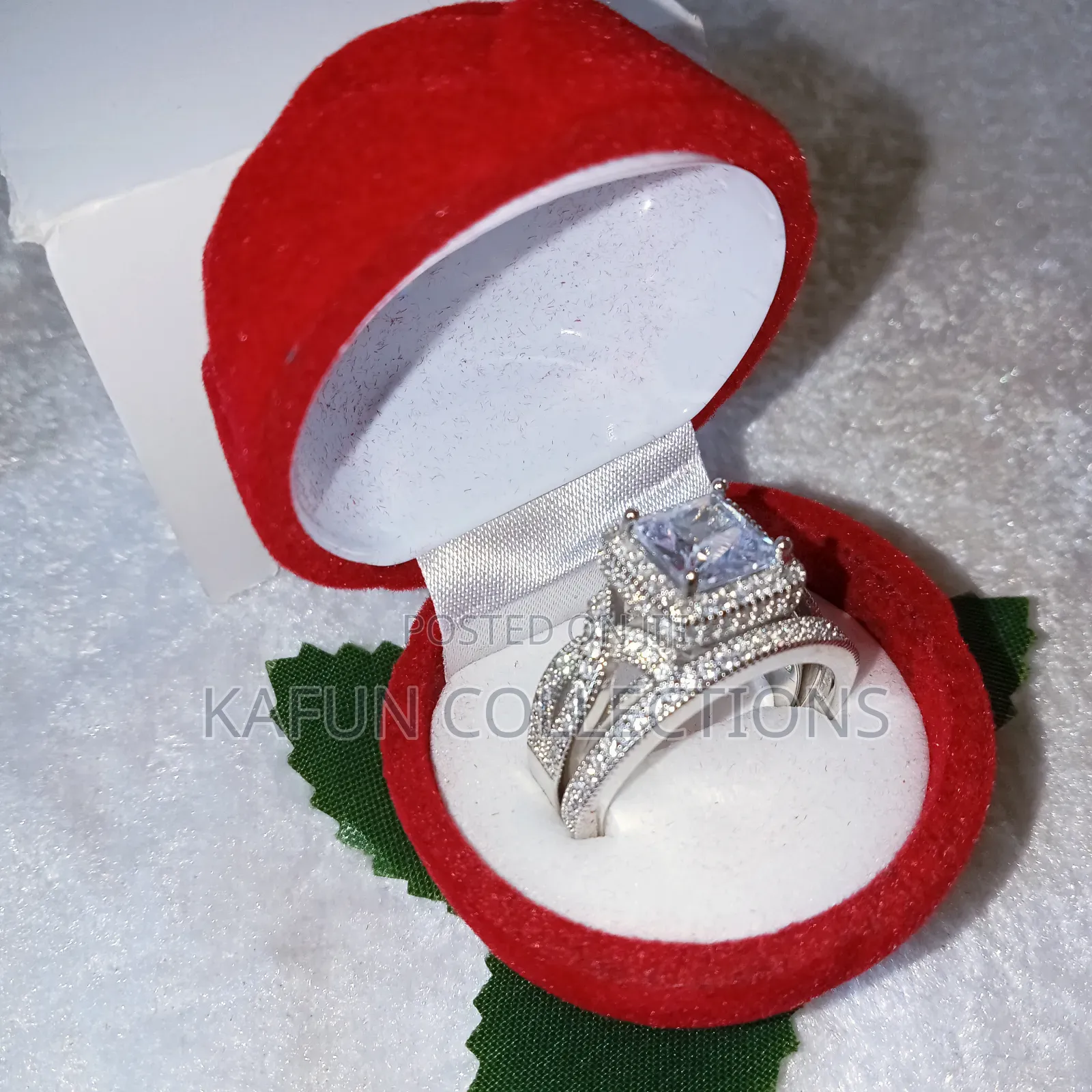 Non Tarnishing. Long-lasting.Silid Zirconia Female Wedding Rings