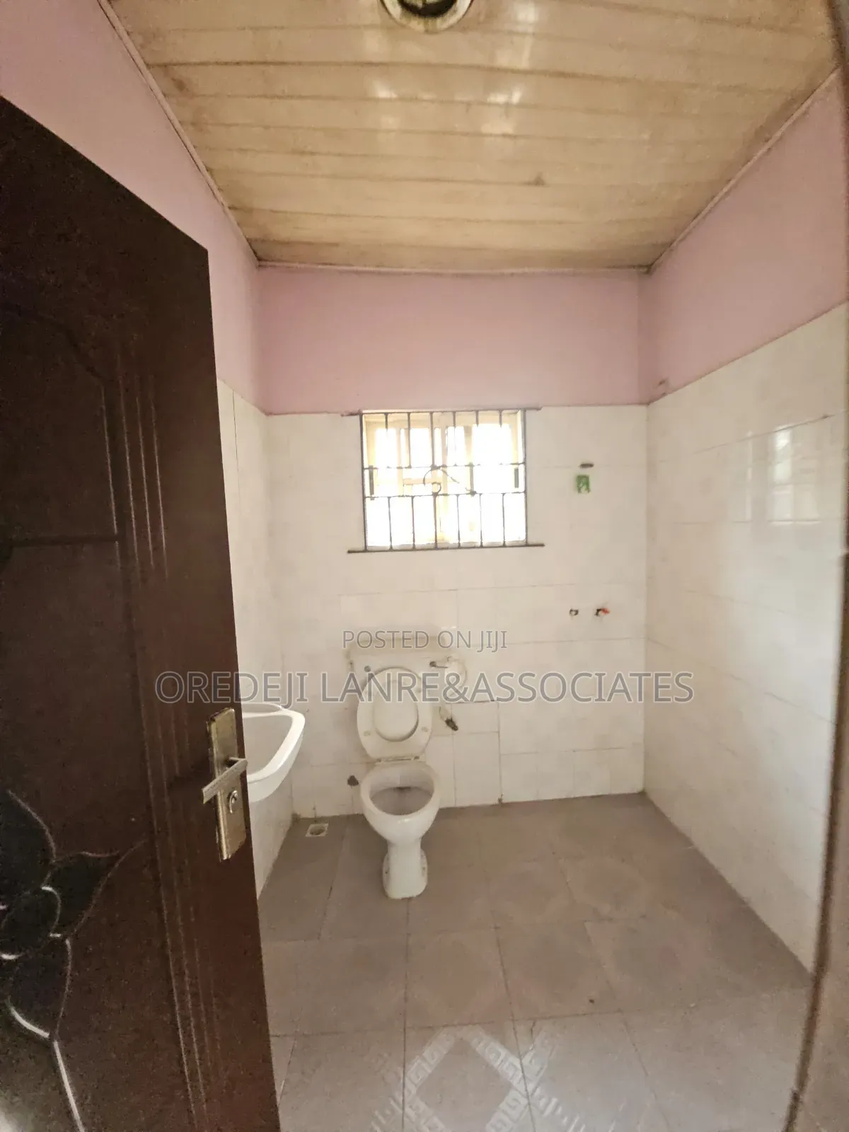 3bdrm Apartment in Magodo Phase1 for rent