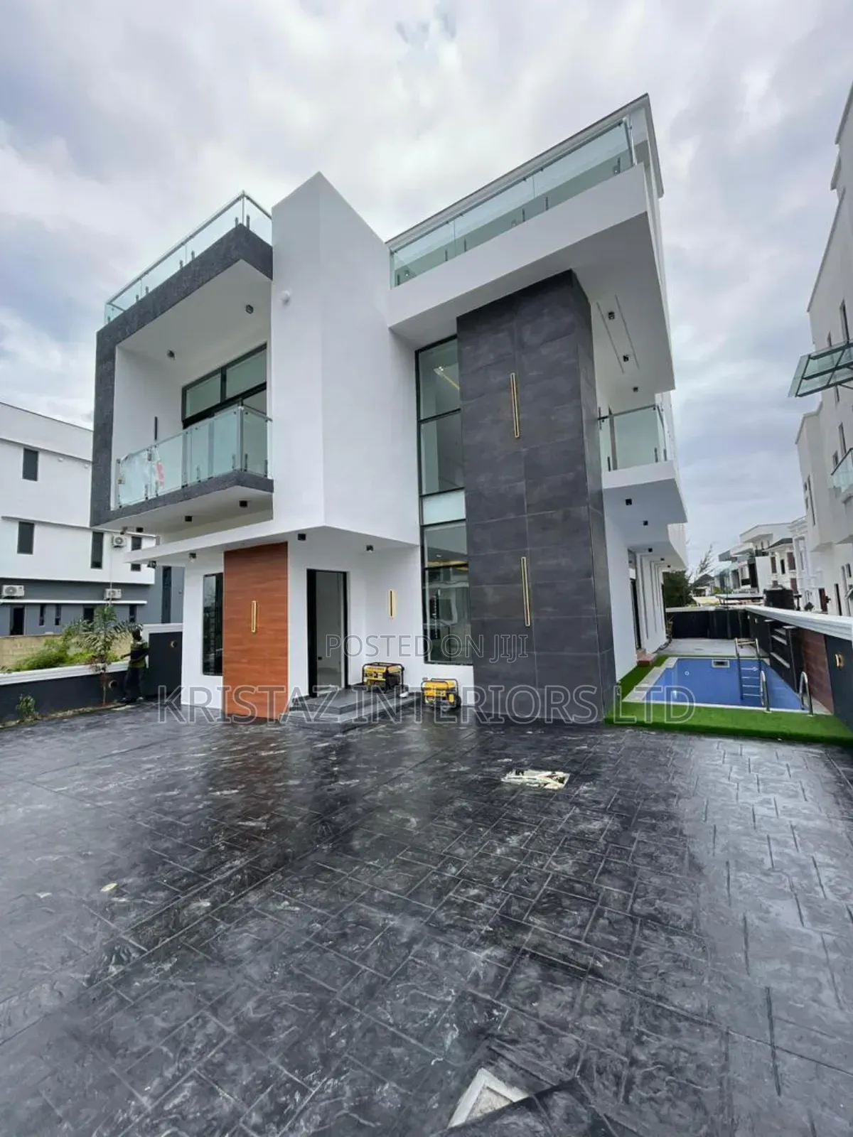 5bdrm Duplex in Ikota for sale