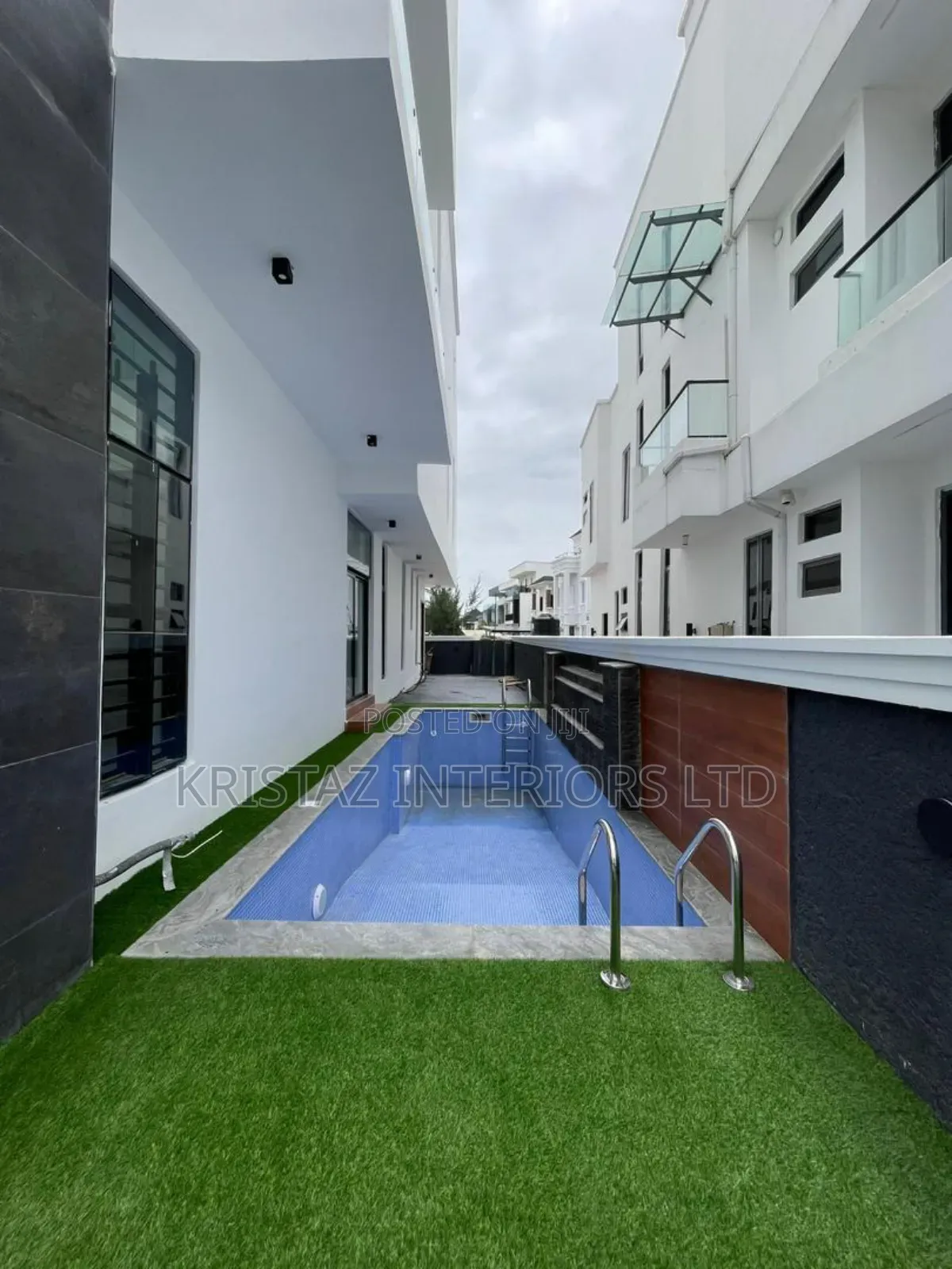 5bdrm Duplex in Ikota for sale