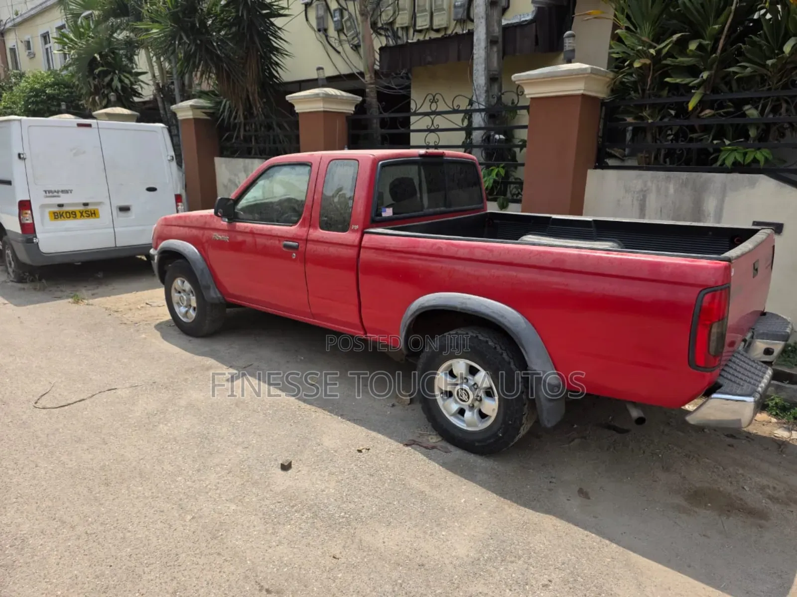 Nissan Frontier XE 4x2 King Cab 116.1 in. WB 2000 Red