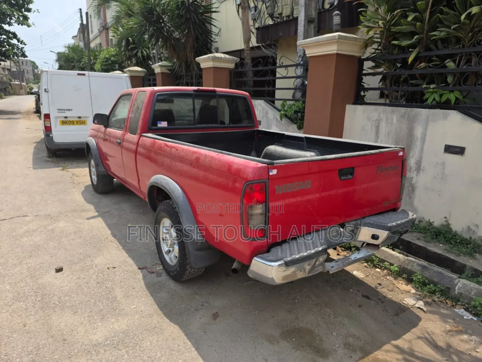 Nissan Frontier XE 4x2 King Cab 116.1 in. WB 2000 Red