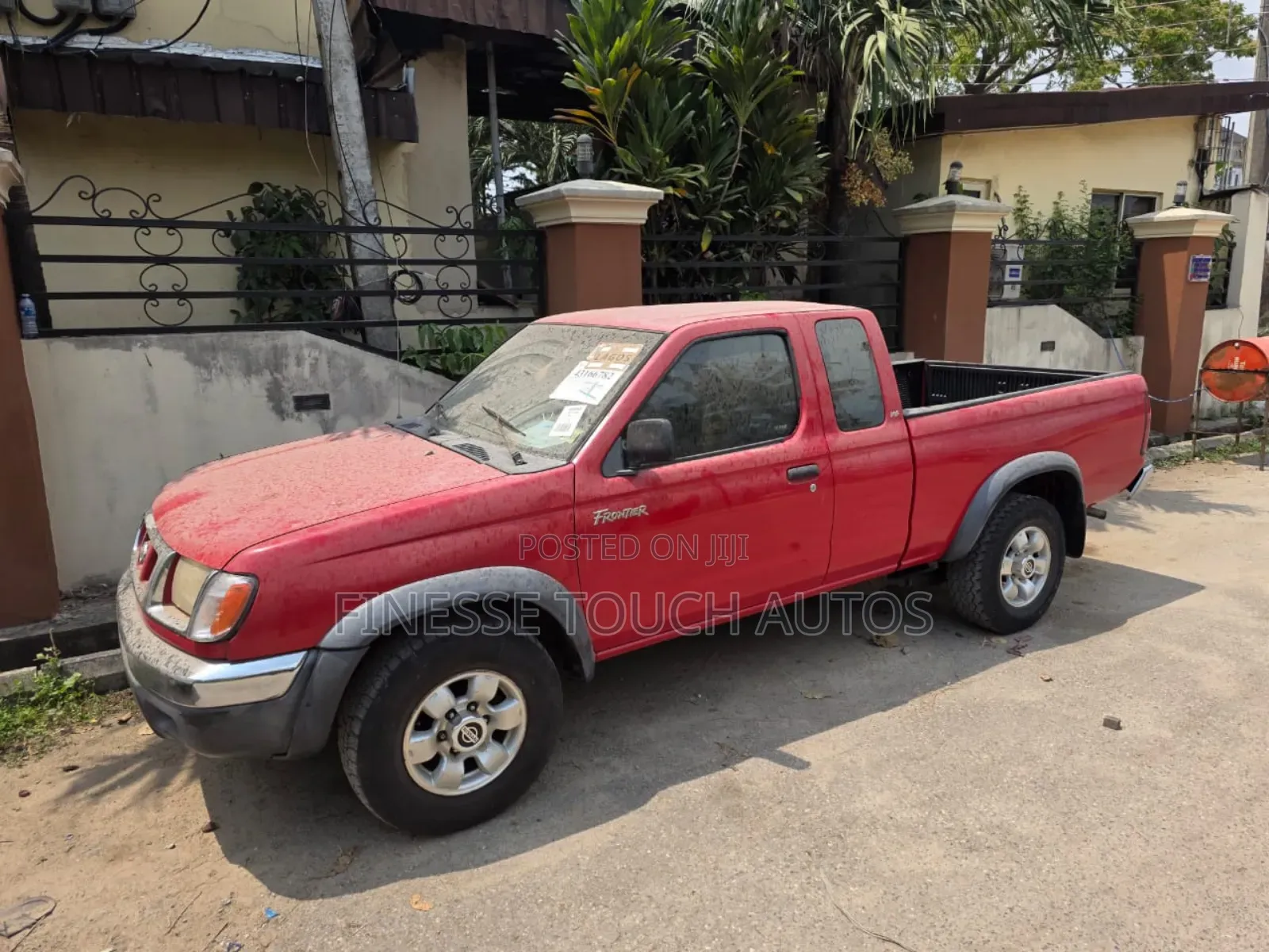 Nissan Frontier XE 4x2 King Cab 116.1 in. WB 2000 Red